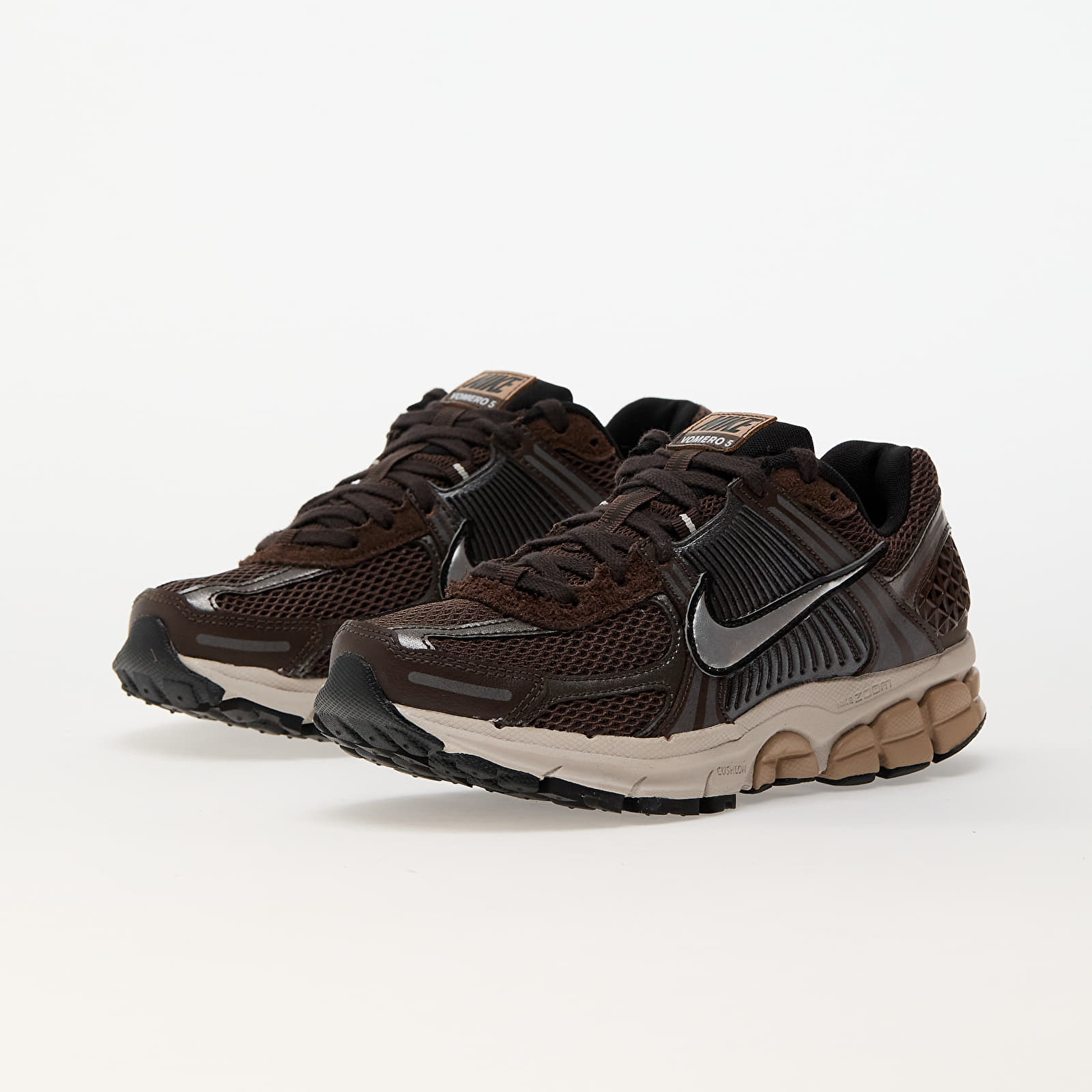 Încălțăminte și sneakerși pentru femei Nike W Zoom Vomero 5 Baroque Brown/ Chrome-Lt Orewood Brn-Hemp