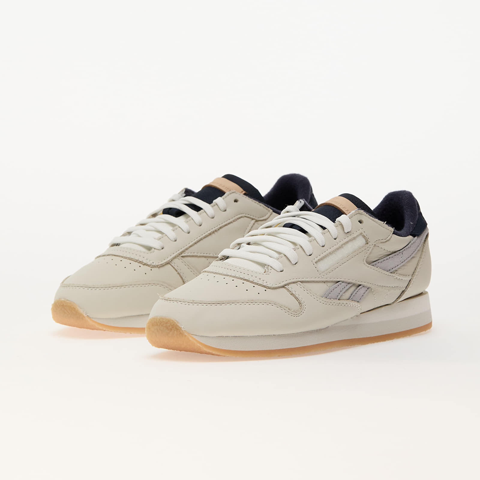 Fashion reebok color crema