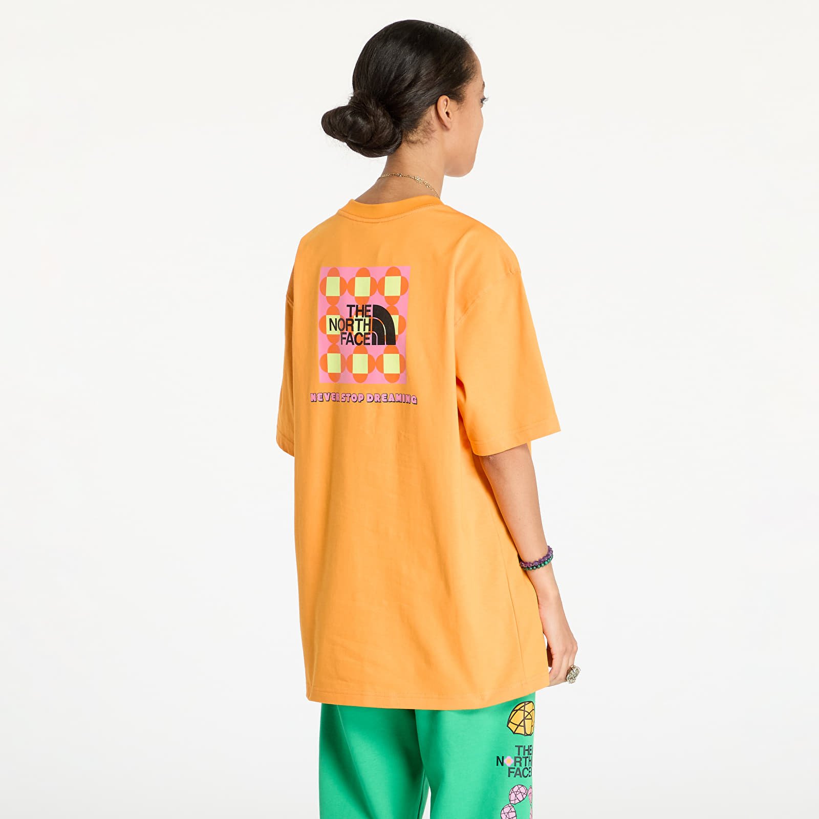 T-shirts The North Face x Yinka Ilori Box Graphic Tee UNISEX Apricot Glaze