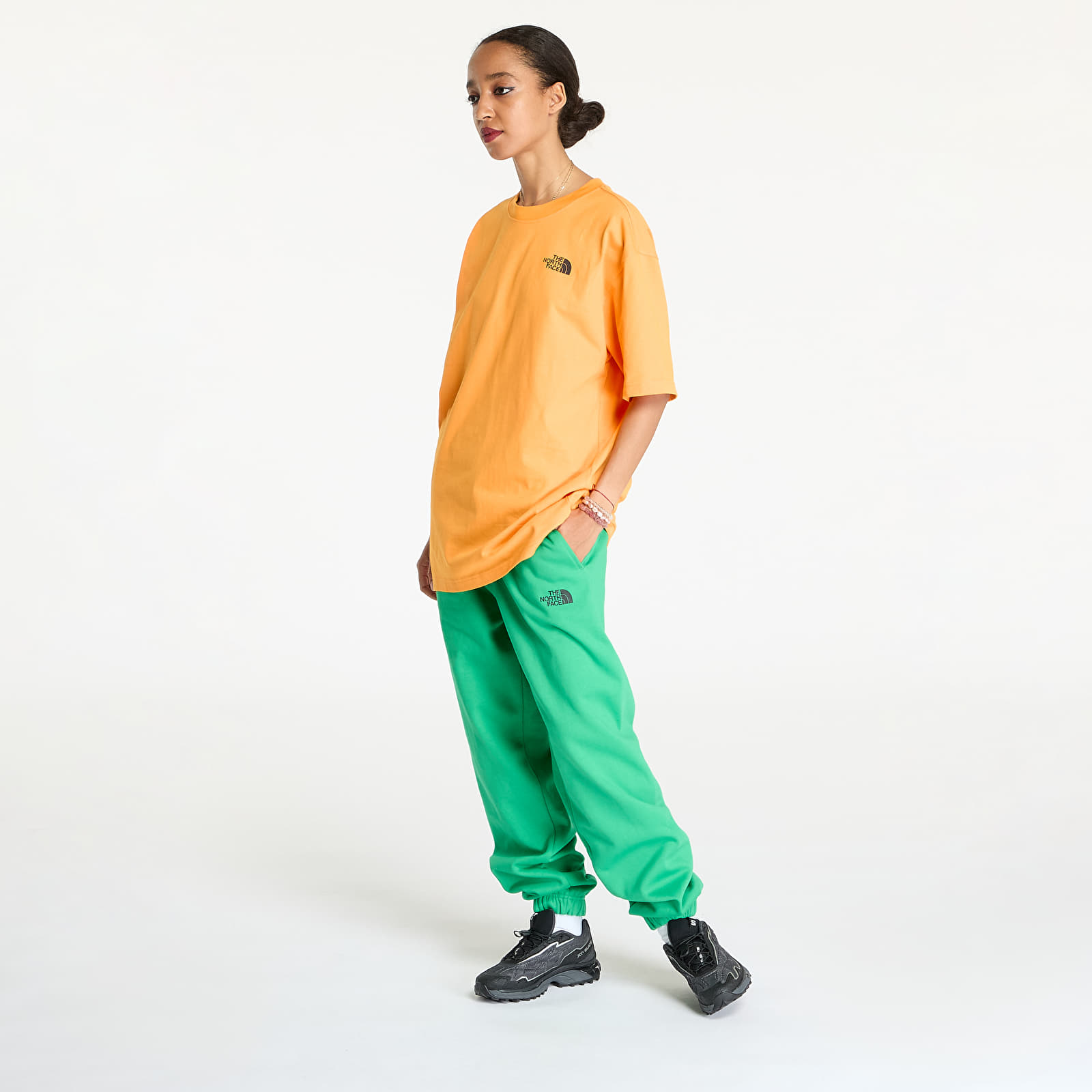 T-shirts The North Face x Yinka Ilori Box Graphic Tee UNISEX Apricot Glaze