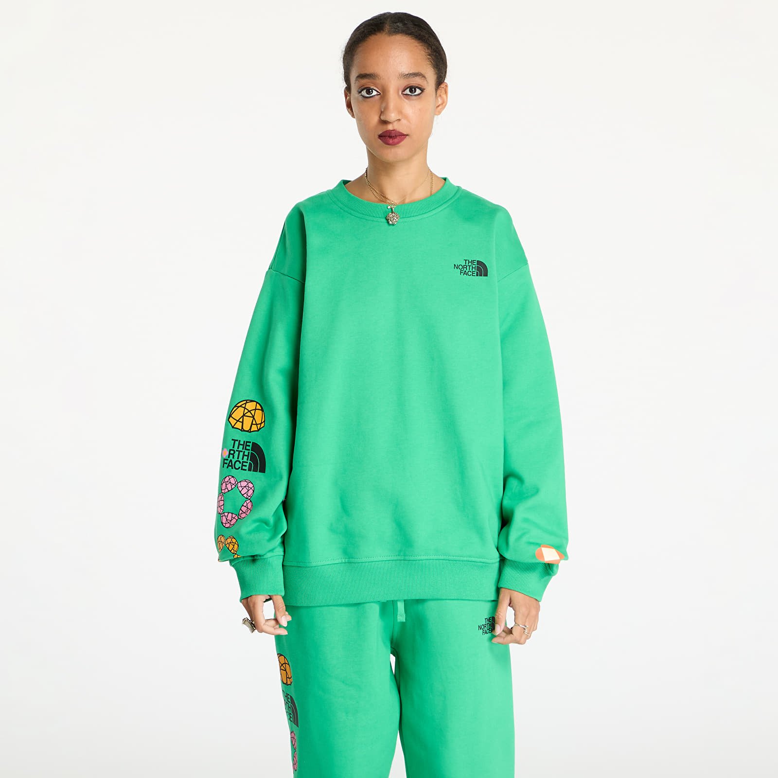 Mikiny The North Face x Yinka Ilori Graphic Crew Sweatshirt UNISEX Optic Emerald