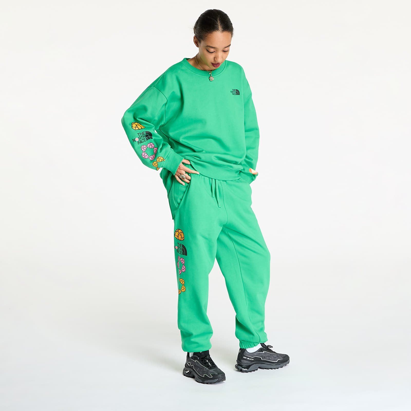 Mikiny The North Face x Yinka Ilori Graphic Crew Sweatshirt UNISEX Optic Emerald