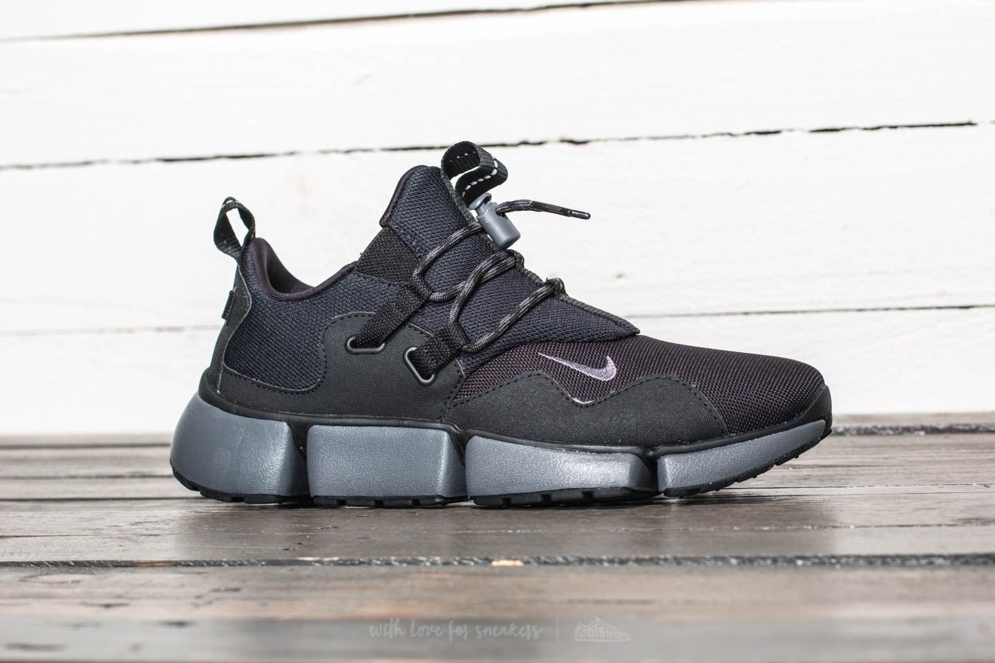 Férfi cipők Nike Pocketknife DM Black/ Dark Grey-Black