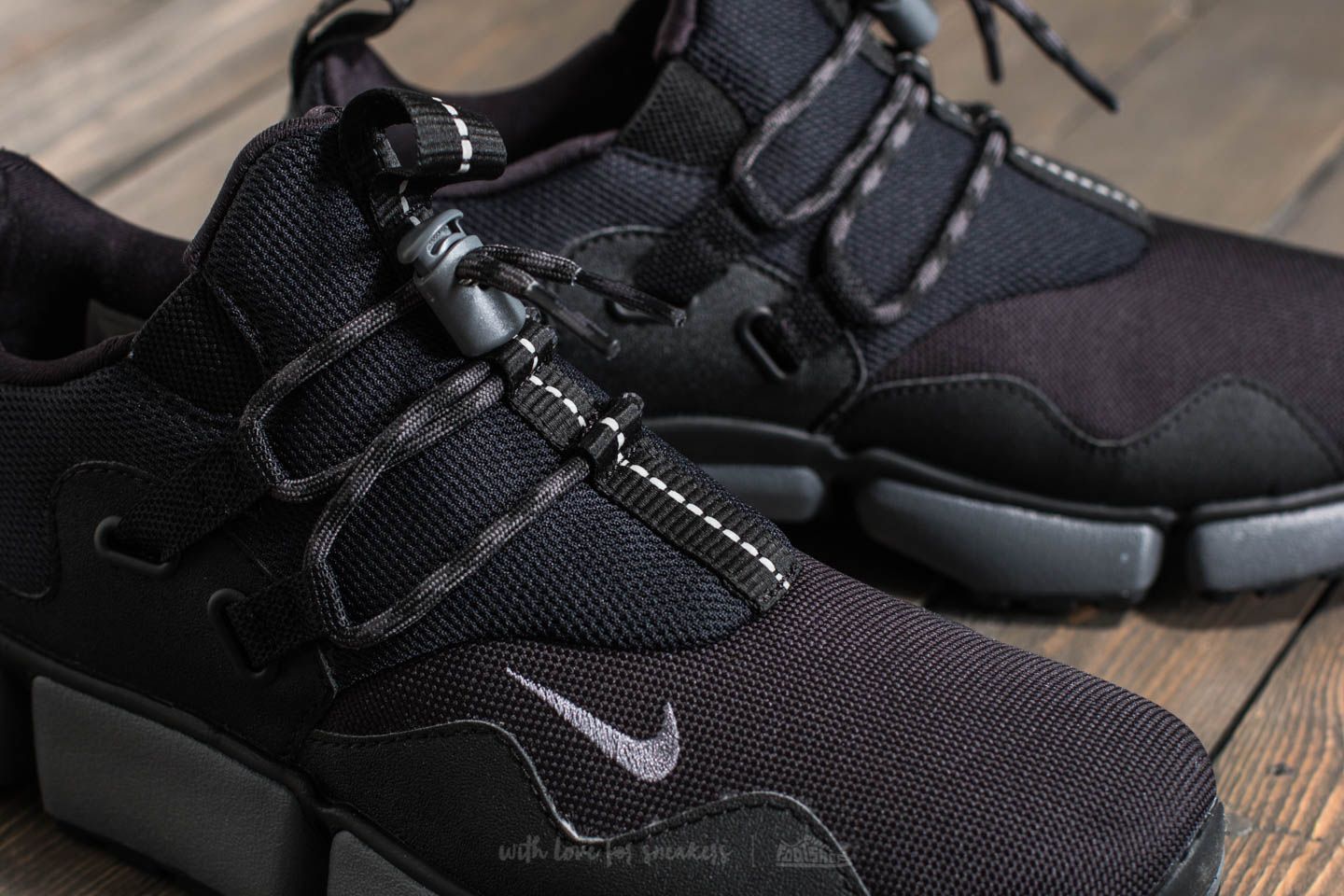 Nike pocketknife online dm