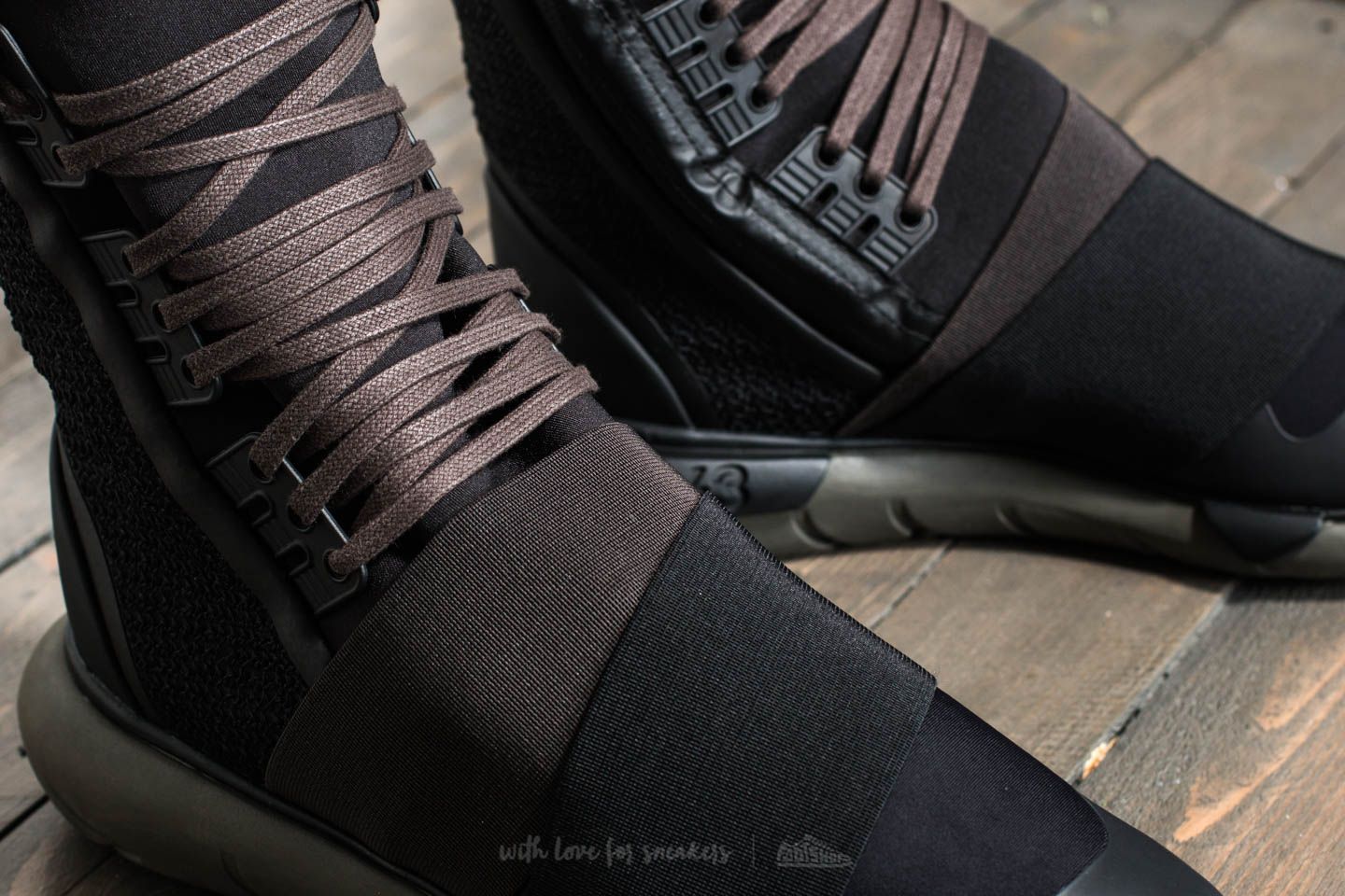 Y3 qasa boot sales high