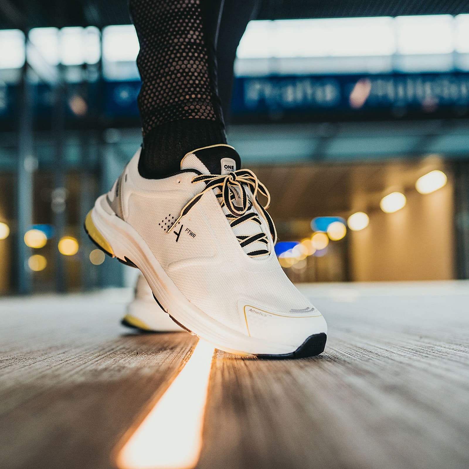 Männer Athletics FTWR One Remastered White/ Silver