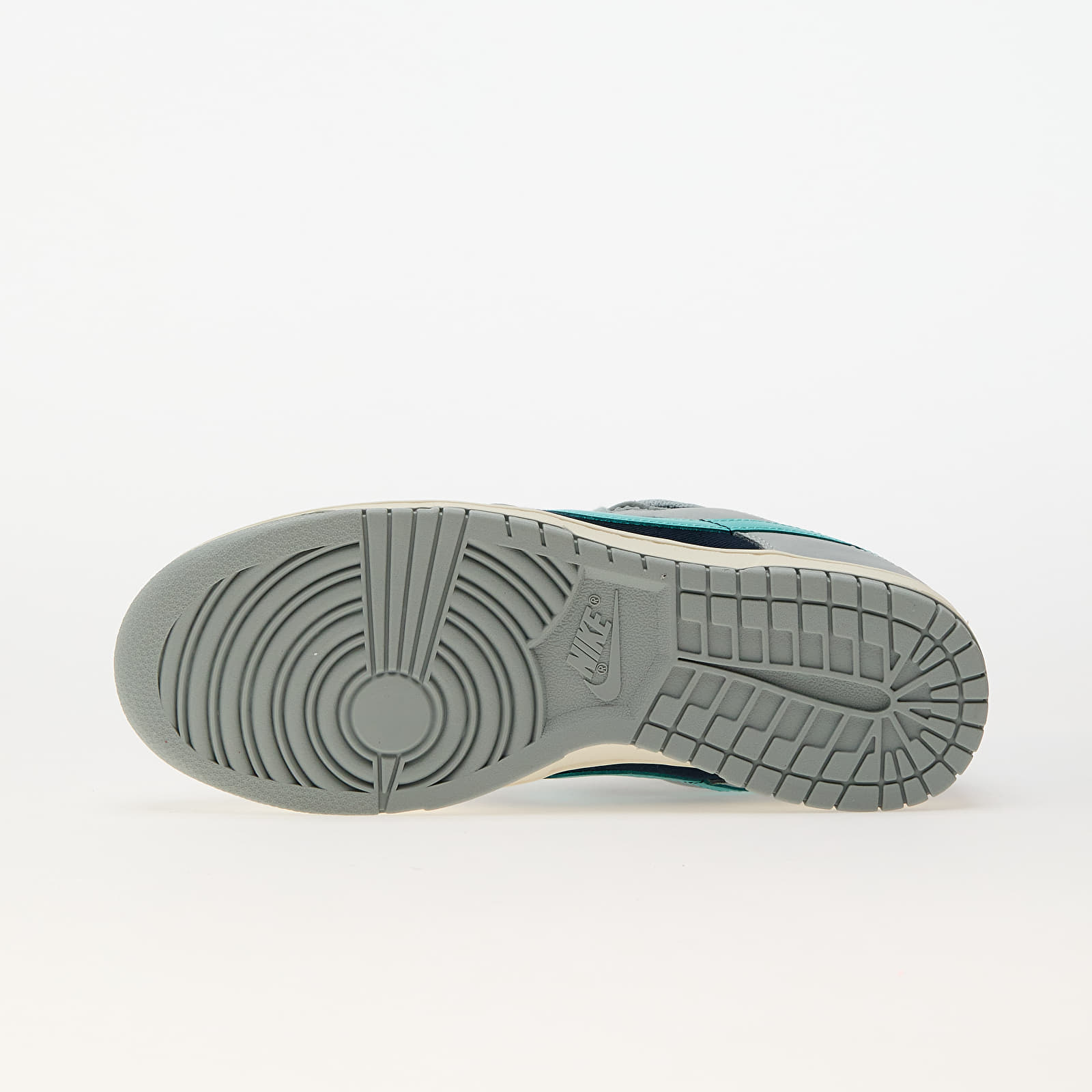 Männer Nike Dunk Low Retro Premium Light Pumice/ Green Frost-Dark Obsidian