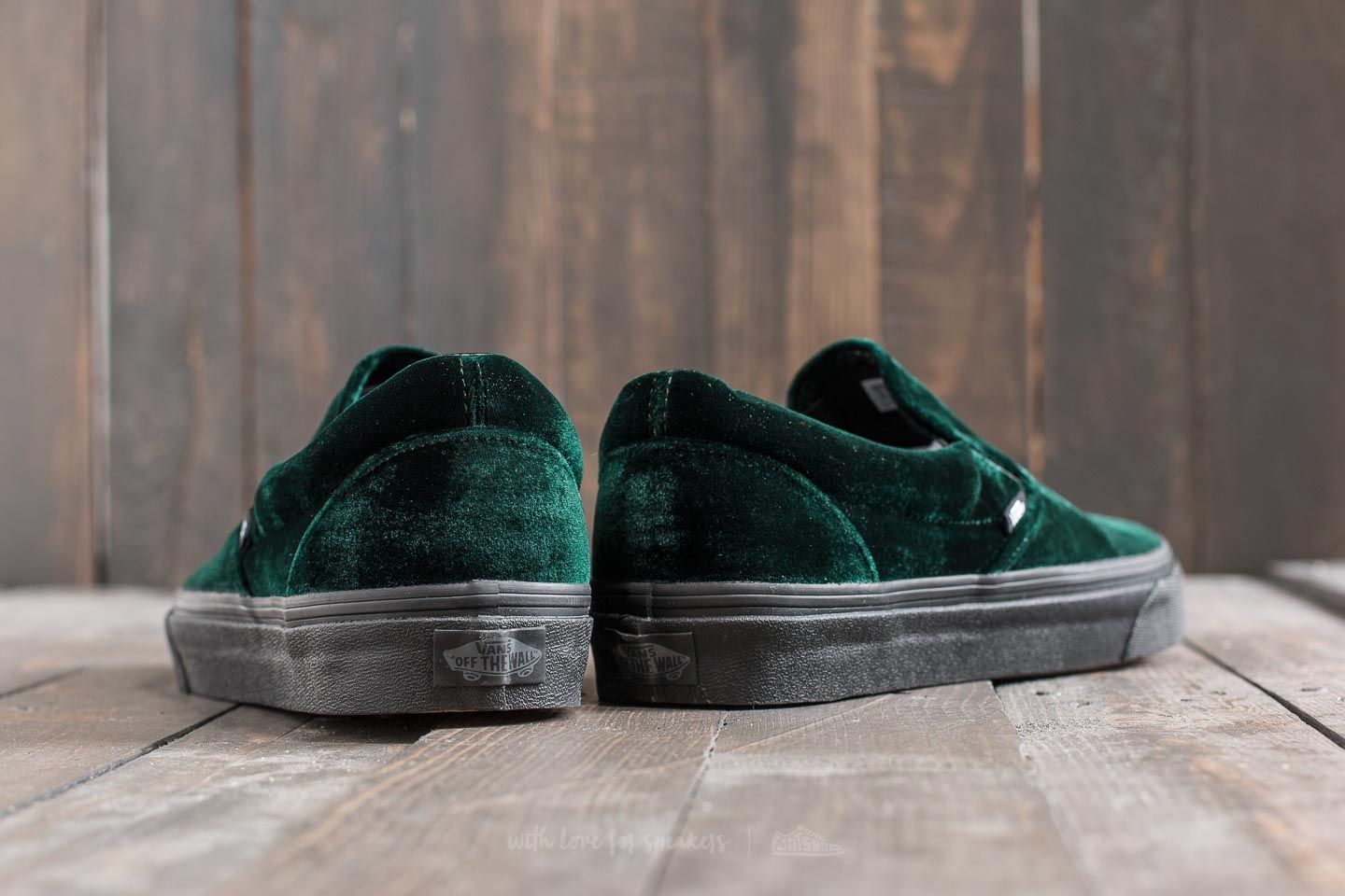 Men s shoes Vans Classic Slip On Velvet Green Black Footshop