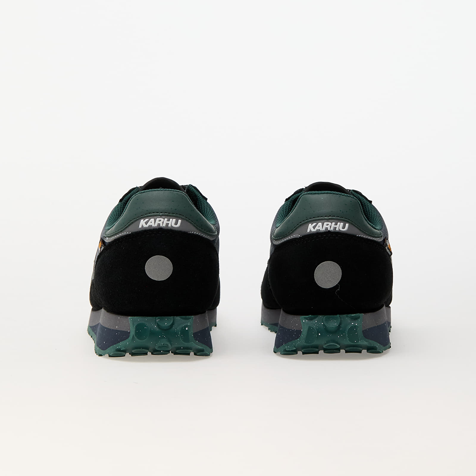 Herren Sneaker und Schuhe Karhu Mestari Control Caviar/ Rain Forest