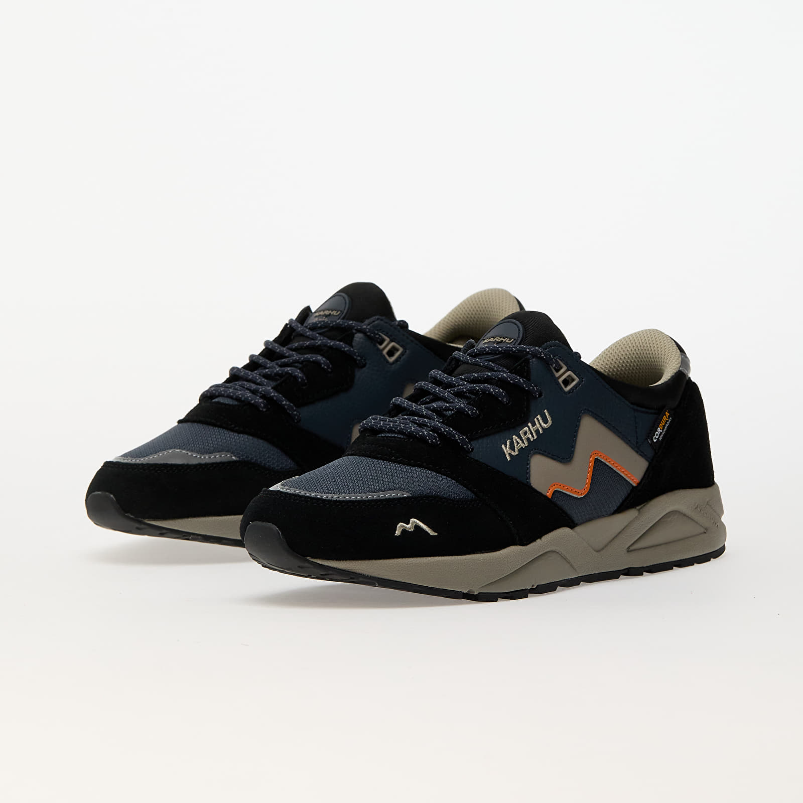 Männer Karhu Aria 95 Caviar/ Vintage Khaki