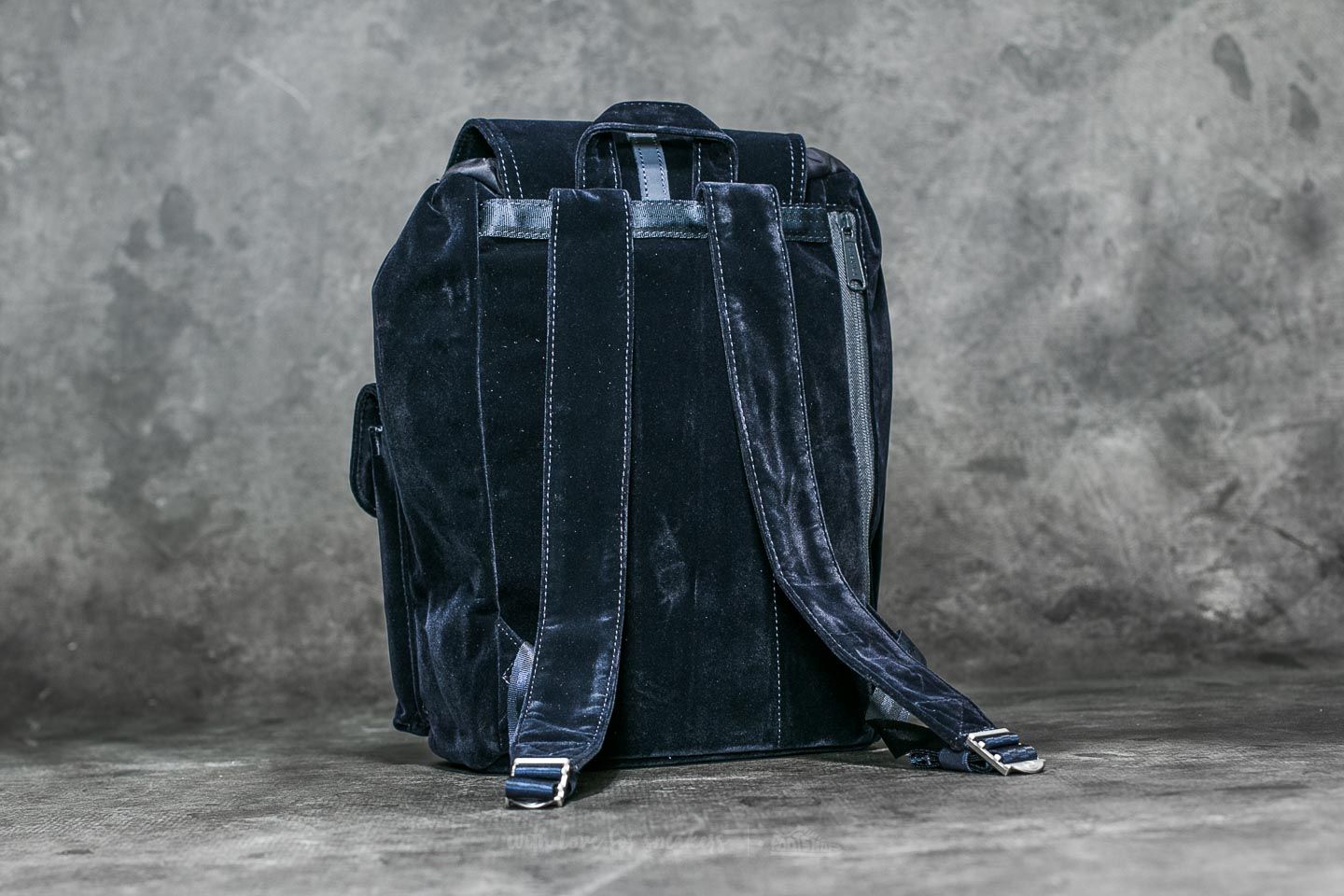 Herschel hot sale velvet backpack