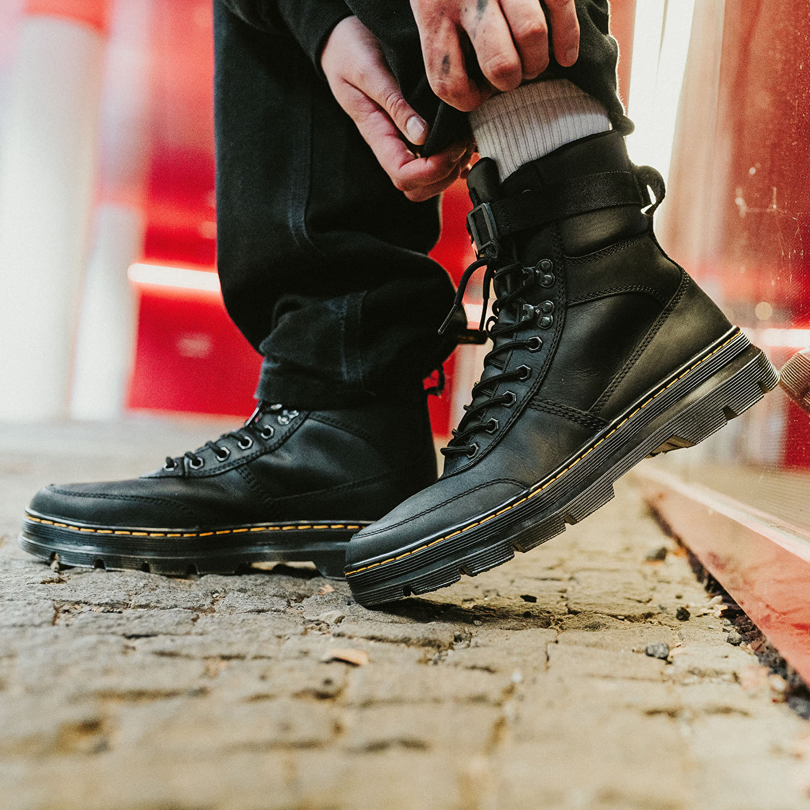 Férfi cipők Dr. Martens Combs Tech Leather 8 Tie Boot Black