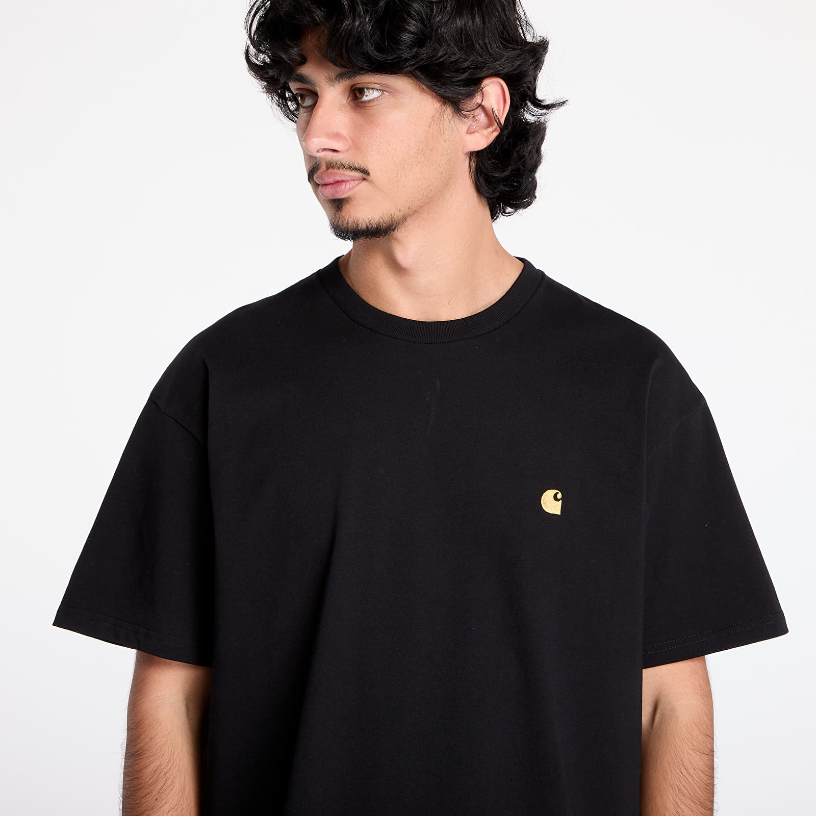 Pólók Carhartt WIP S/S Chase T-Shirt Black/ Gold