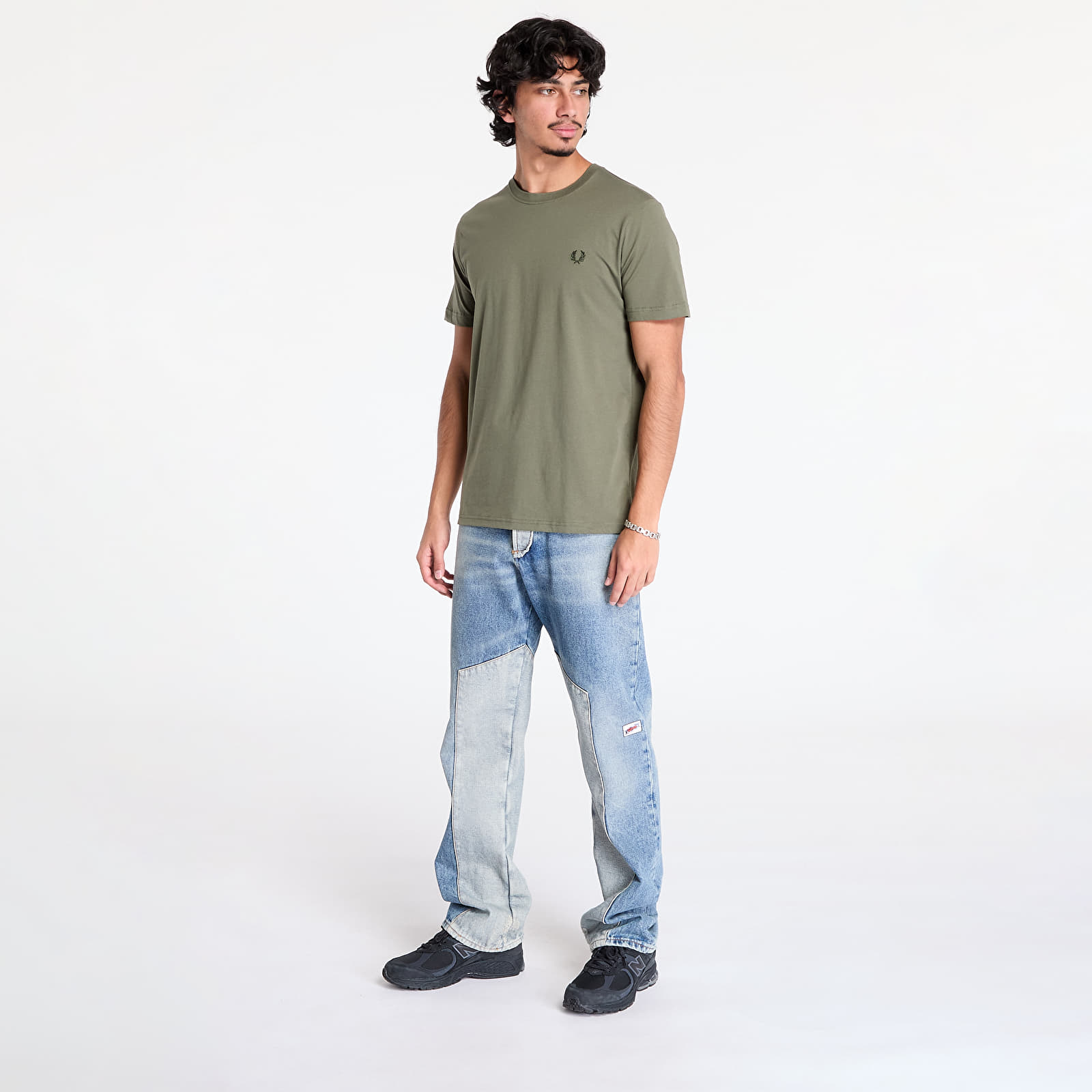 Männer T-Shirts FRED PERRY Crew Neck T-Shirt Laurel Wreath Green/ Night Green