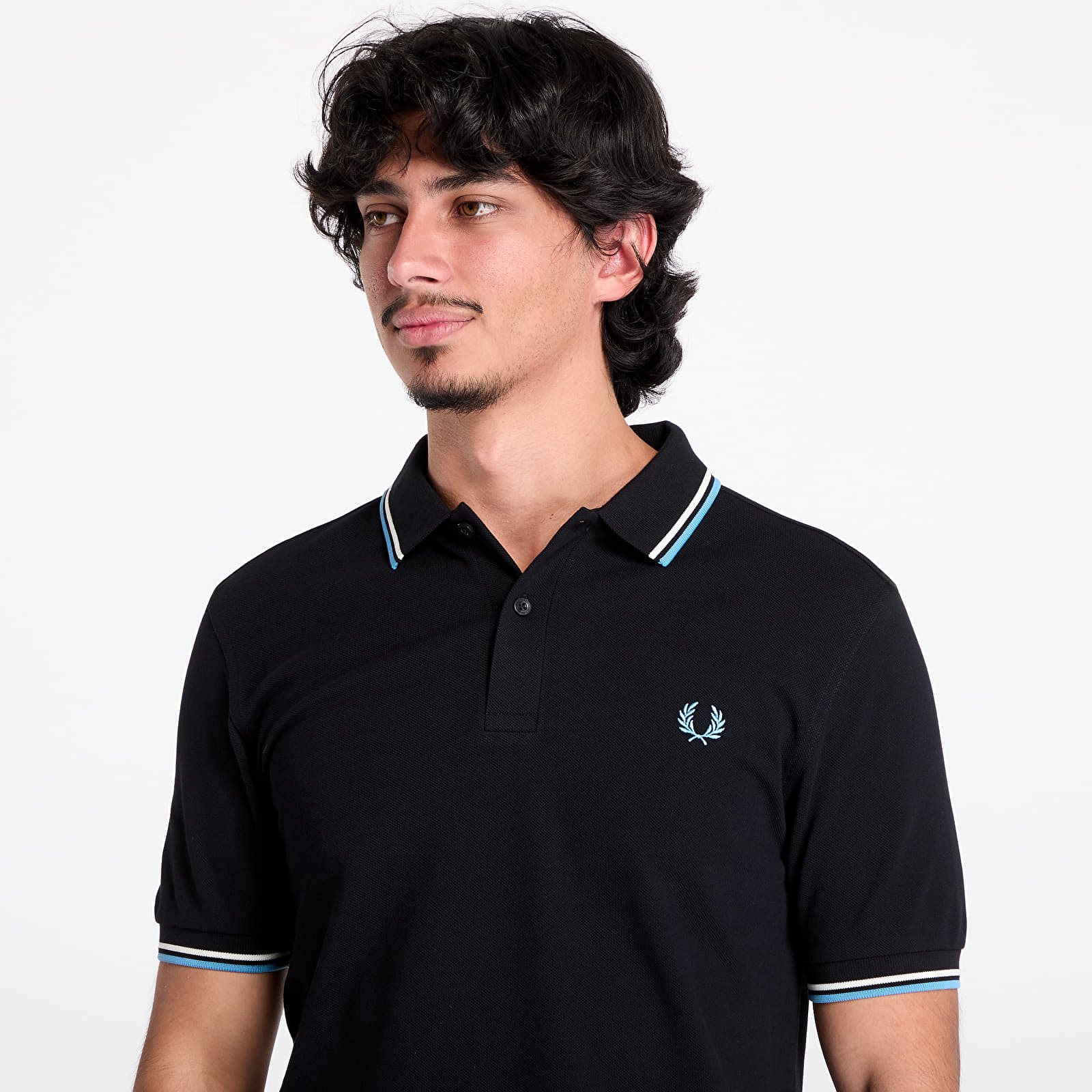 Tricouri bărbați FRED PERRY The Twin Tipped Shirt Black/ Ecru/ Soft blue