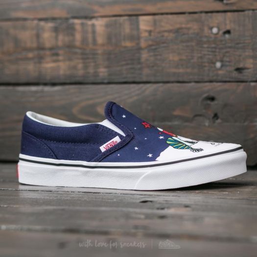 Vans peanuts discount slip on christmas