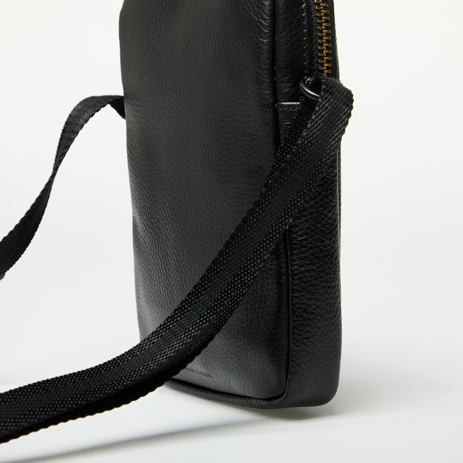 Hip bags FRED PERRY Tumbled Leather Side Bag Black