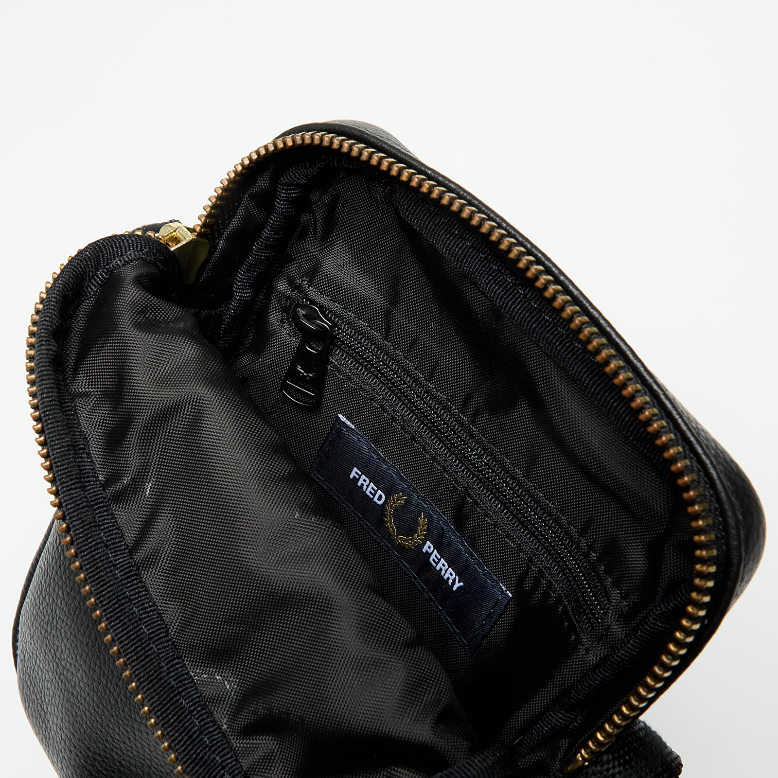 Crossbody bags FRED PERRY Tumbled Leather Side Bag Black Footshop