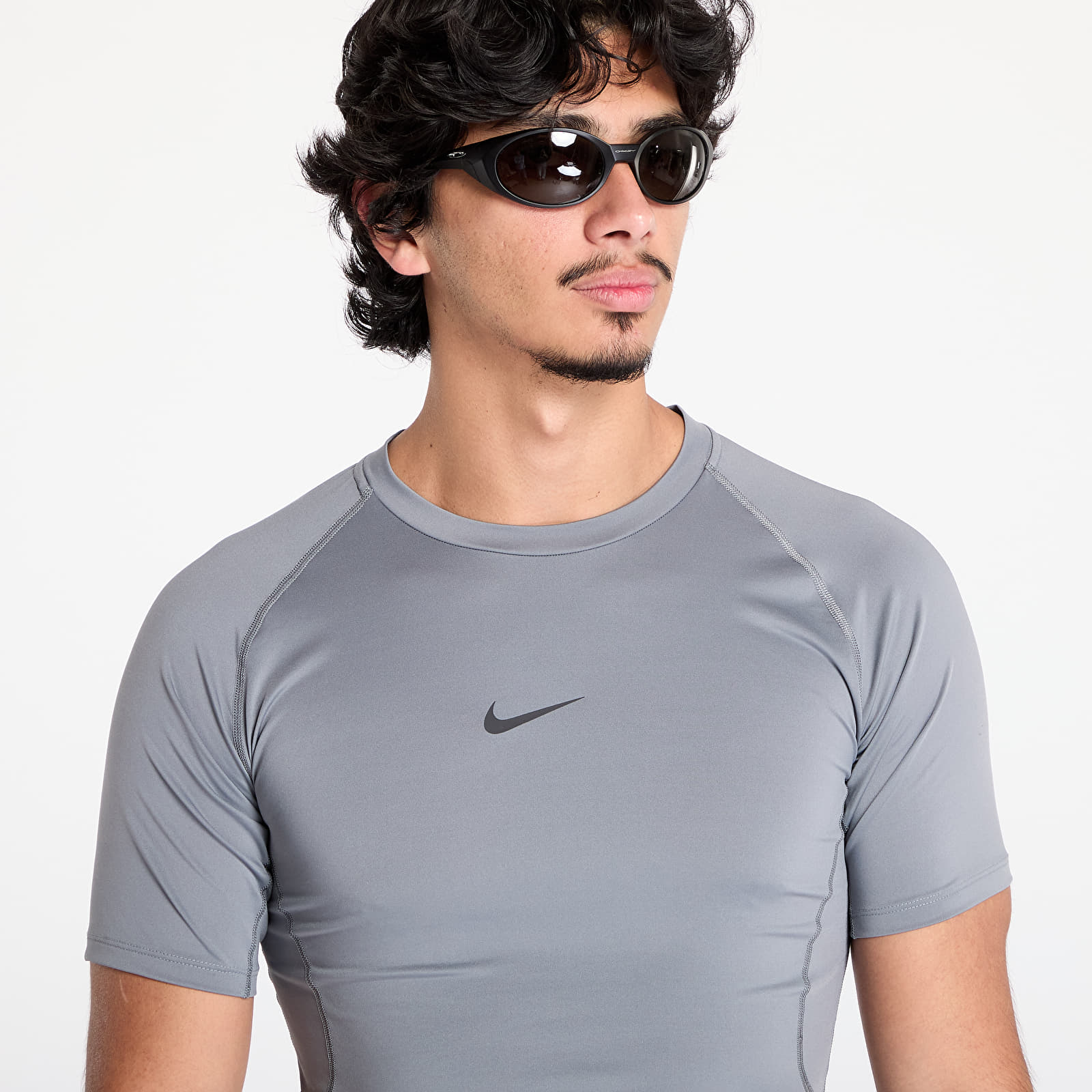 Футболки Nike Pro Men's Dri-FIT Tight Short-Sleeve Fitness Top Smoke Grey/ Black