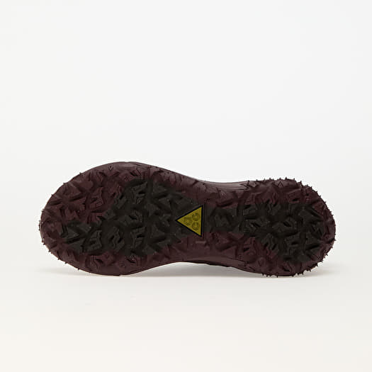 burgundy nike boots acg