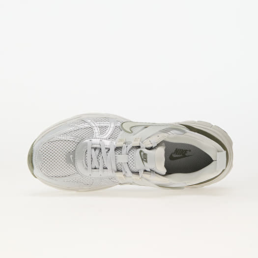 【入手困難】23.5 NIKE W V2K RUN \"WHITE SILVER NIKE W V2K RUN SUMMIT WHITE/METALLIC SILVER（ナイキ ウィメンズ V2K