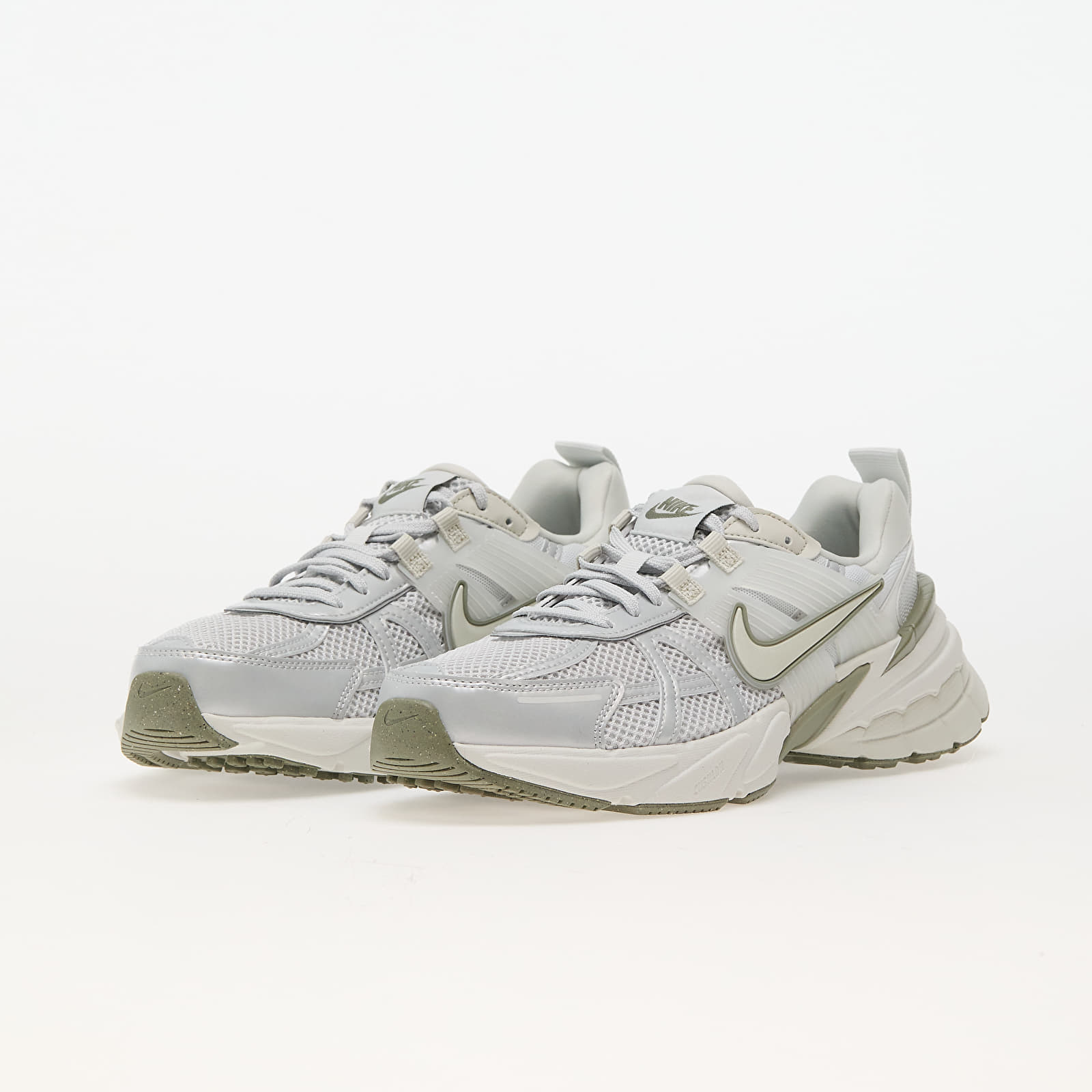 Damen Sneaker und Schuhe Nike W V2K Run Photon Dust/ Light Silver-Summit White