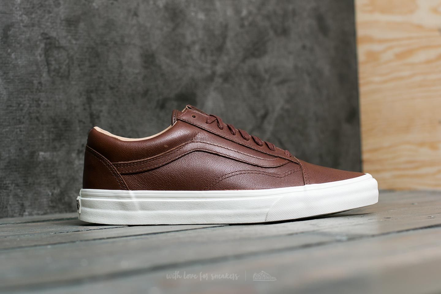 Vans old skool lux leather deals