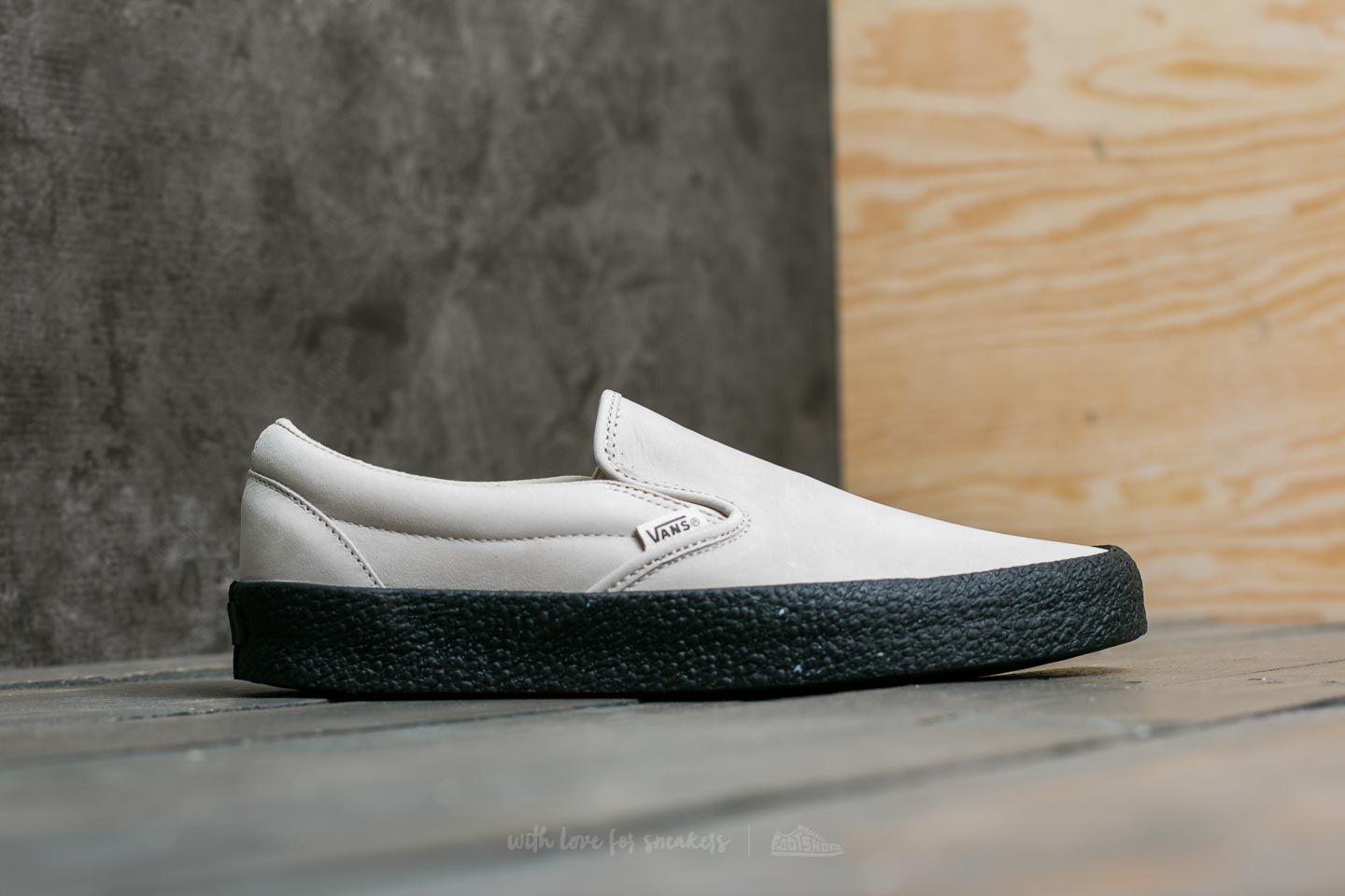Vans slip on black sole hotsell