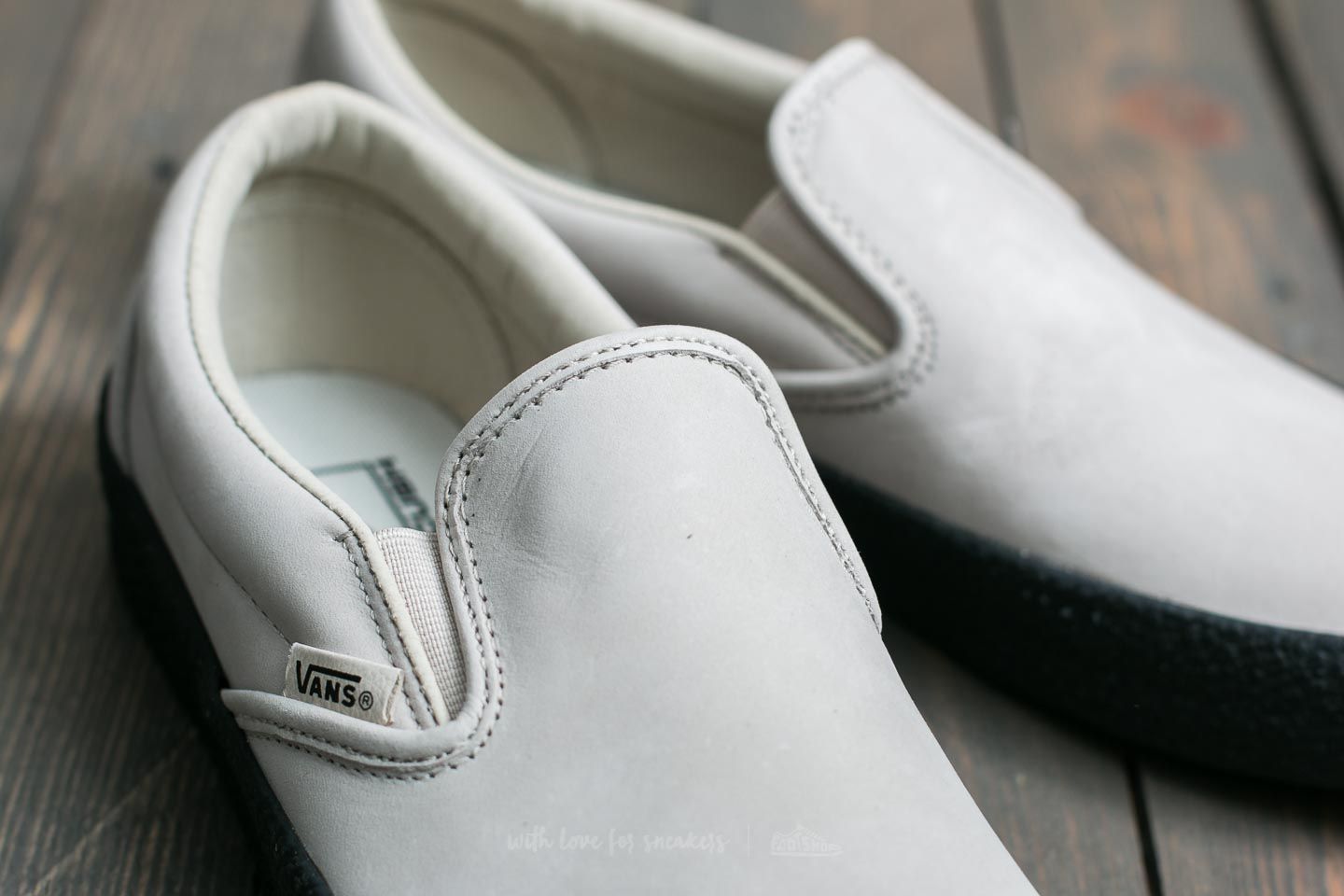 Vans slip on pro classic white black discount