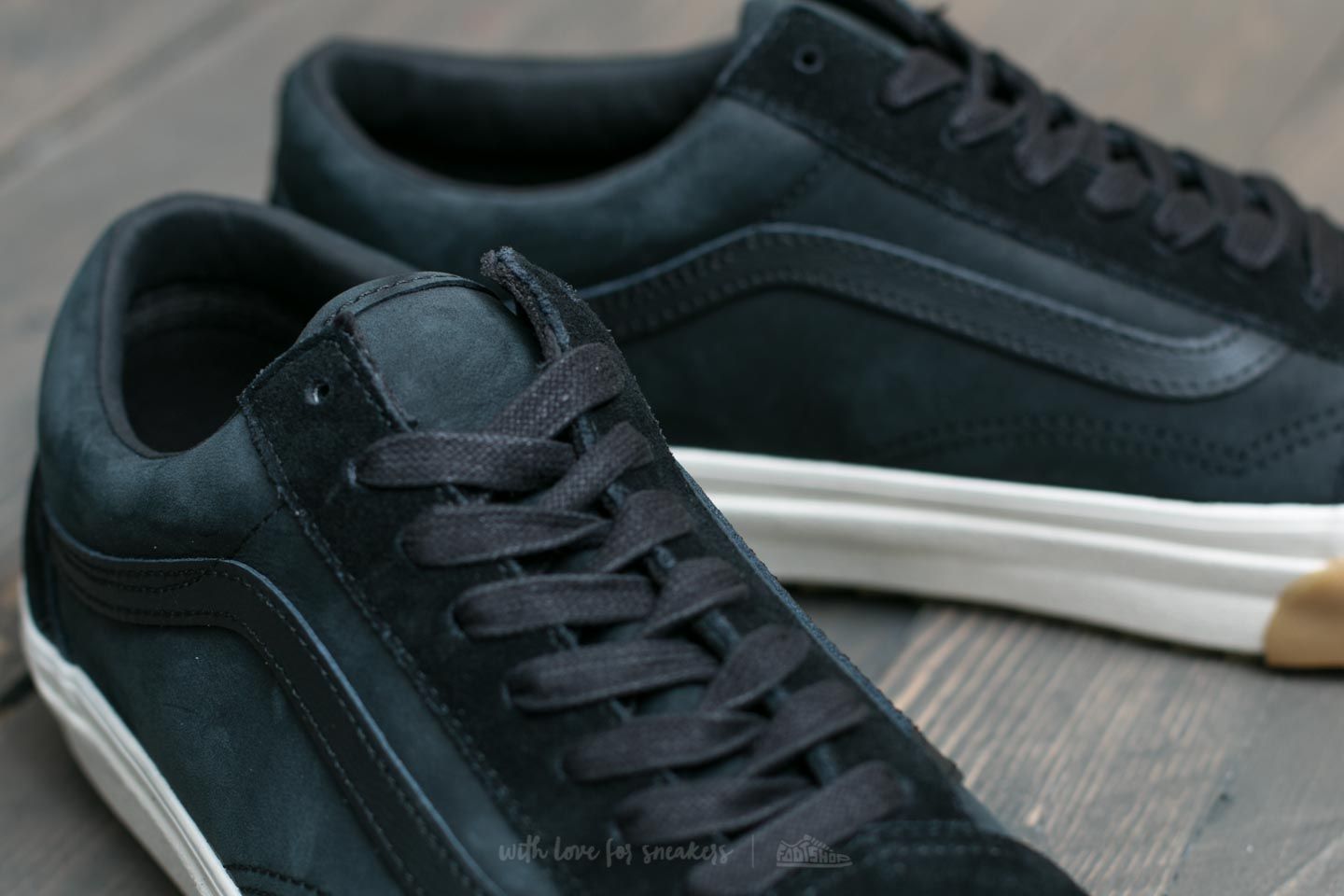 Vans old skool mono black gum shop