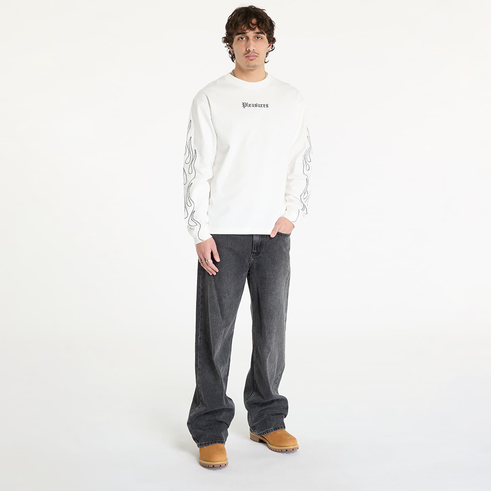 Männer T-Shirts PLEASURES Fiery Heavyweight Longsleeve White