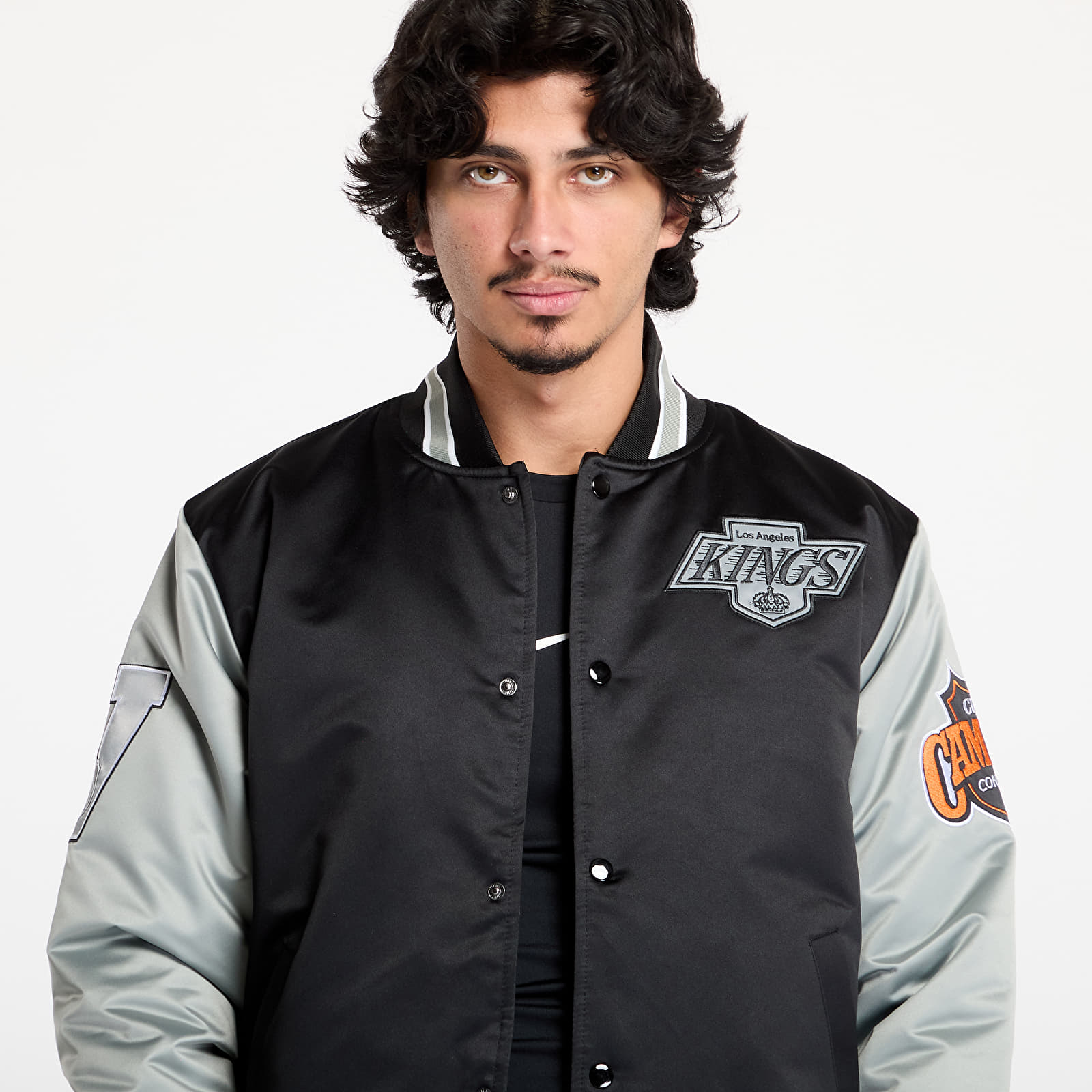Geci bomber Mitchell & Ness NHL Primetime Heavyweight Satin Jacket Vintage Logo Kings Black