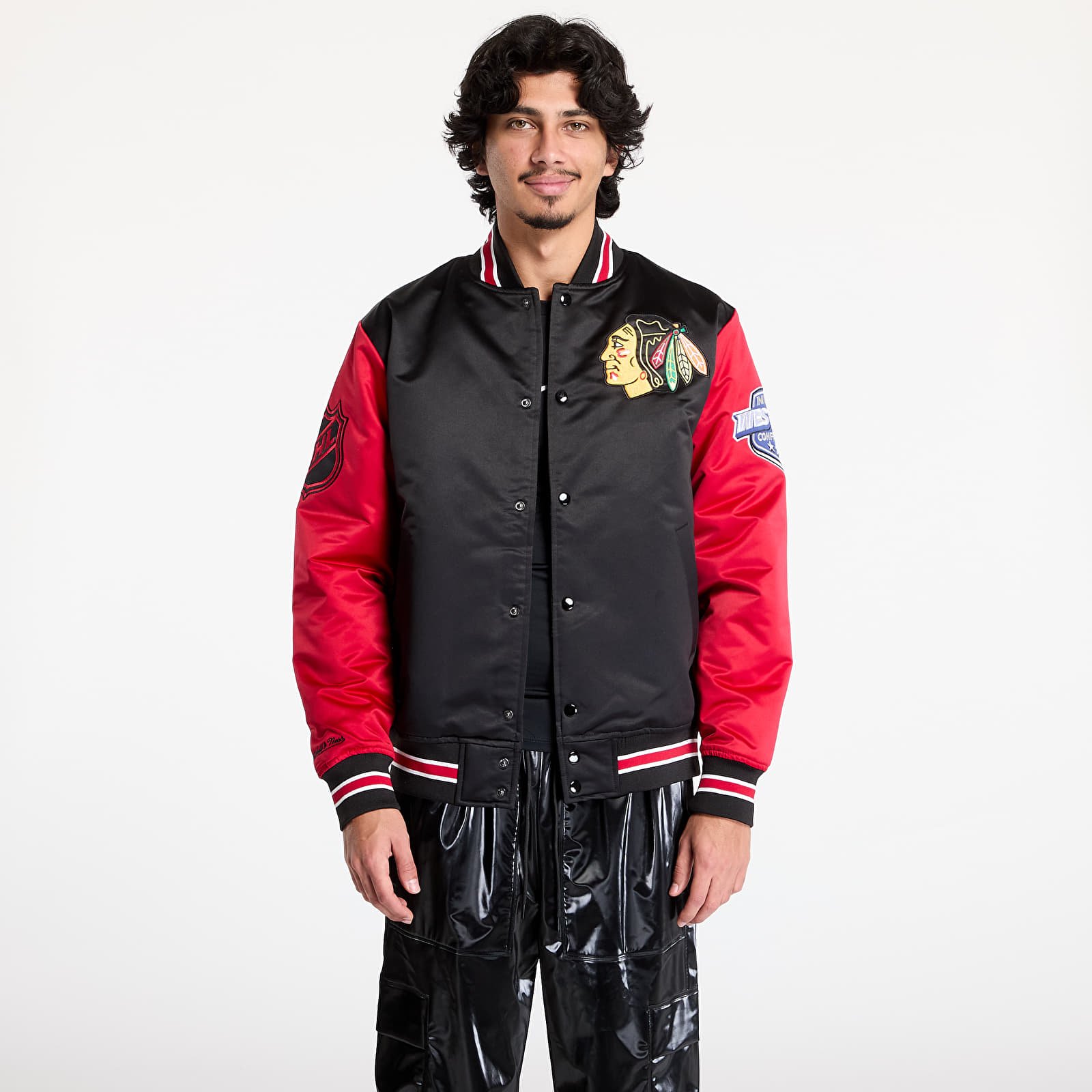 Bombery Mitchell & Ness NHL Primetime Heavyweight Satin Jacket Current Logo Blackhawks Black