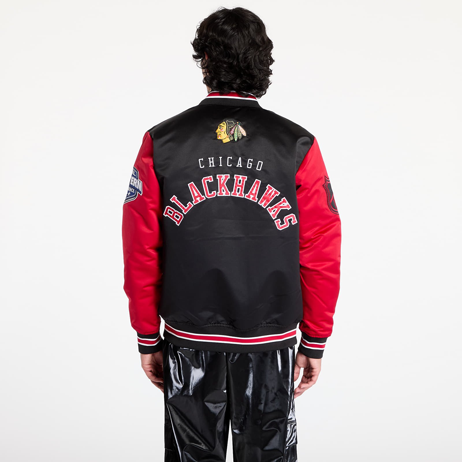 Bombery Mitchell & Ness NHL Primetime Heavyweight Satin Jacket Current Logo Blackhawks Black
