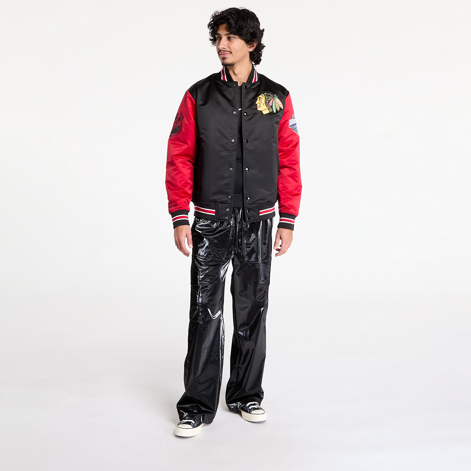Bombery Mitchell & Ness NHL Primetime Heavyweight Satin Jacket Current Logo Blackhawks Black