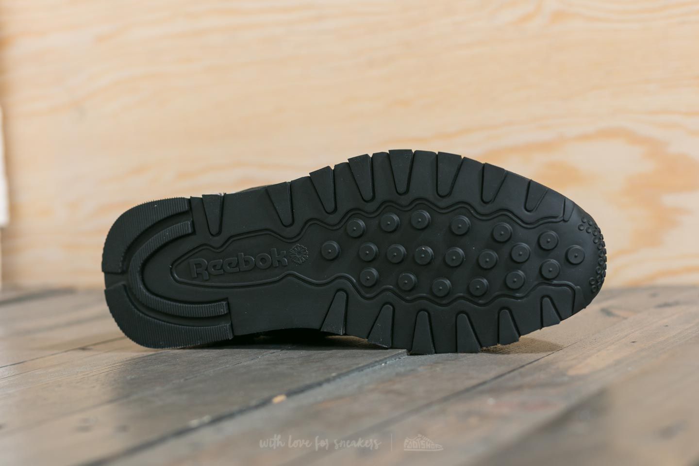 Men's shoes Reebok x Montana Cans Classic Leather Black/ White