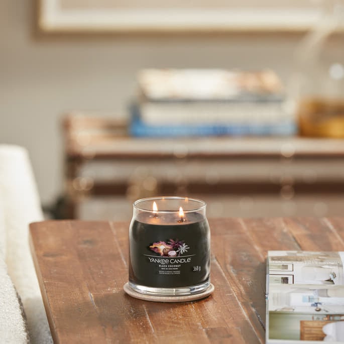 Kerzen und Diffusoren Yankee Candle Signature Medium Jar 2 Wicks - Black Coconut
