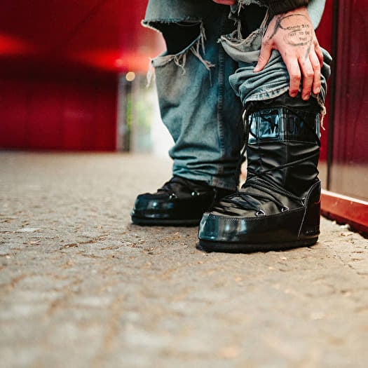 Moonboots men online
