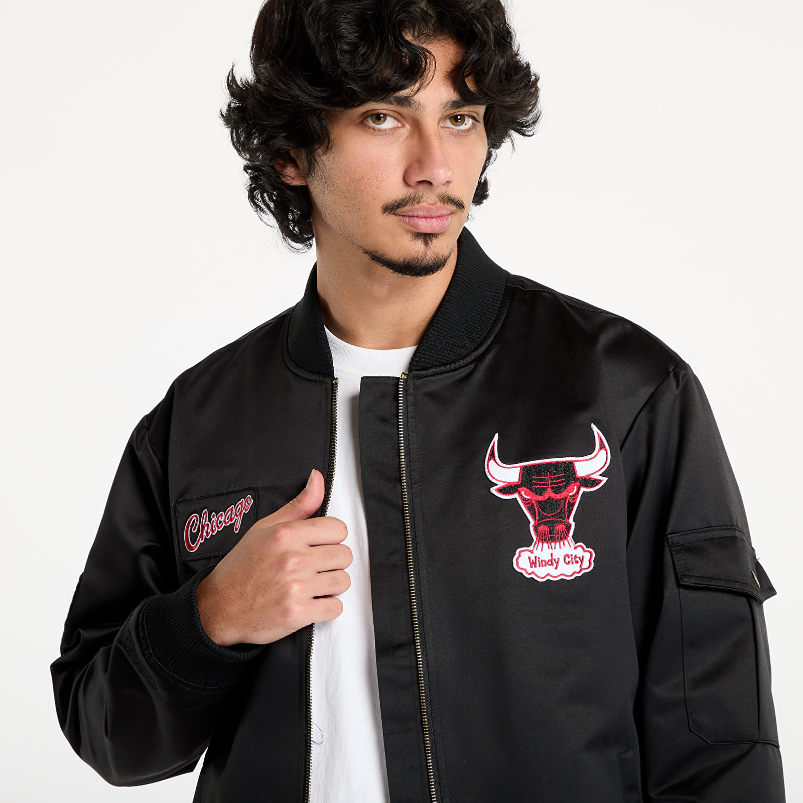 Bundy Mitchell & Ness NBA Team Leader Satin Vintage Logo Bulls Bomber Black