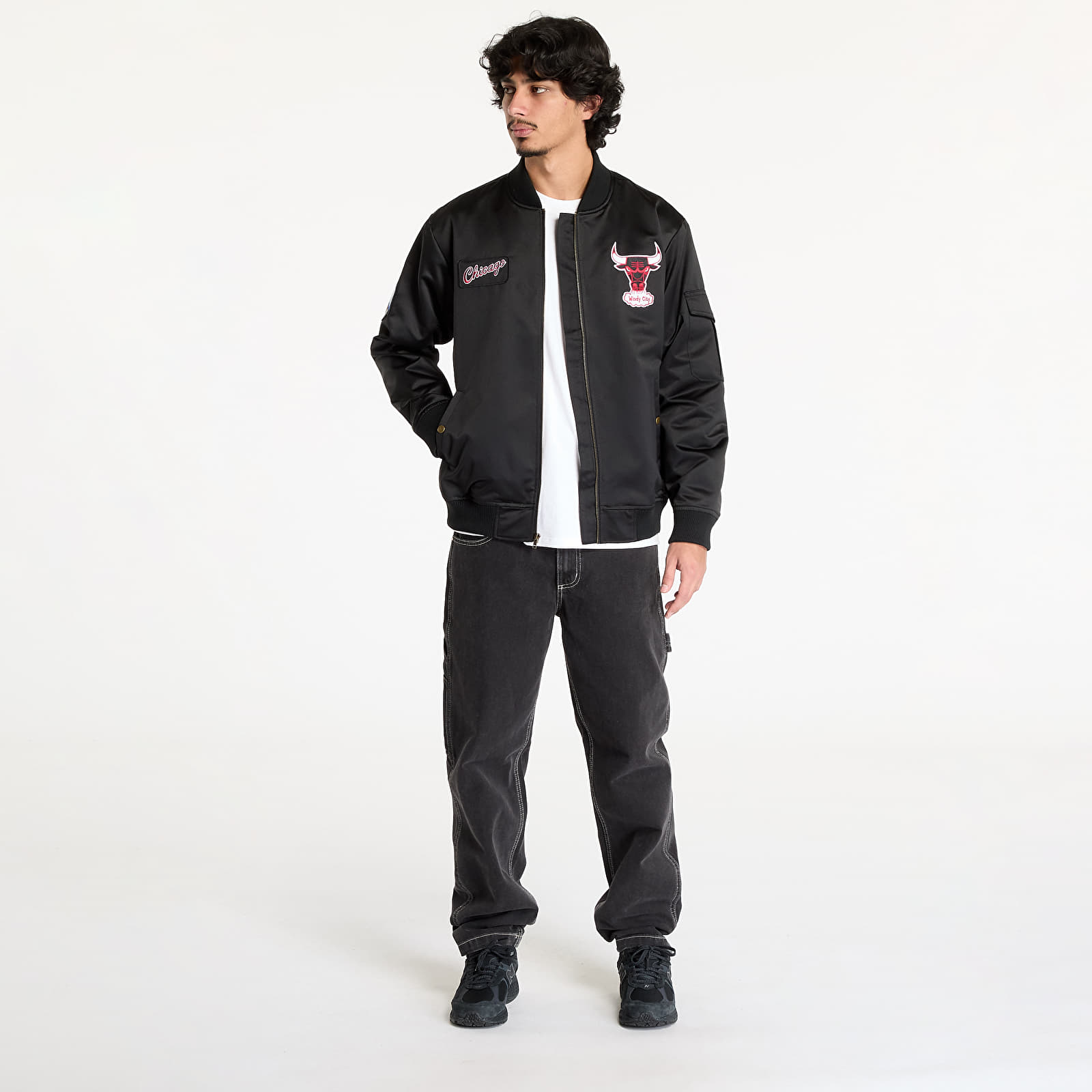 Bundy Mitchell & Ness NBA Team Leader Satin Vintage Logo Bulls Bomber Black