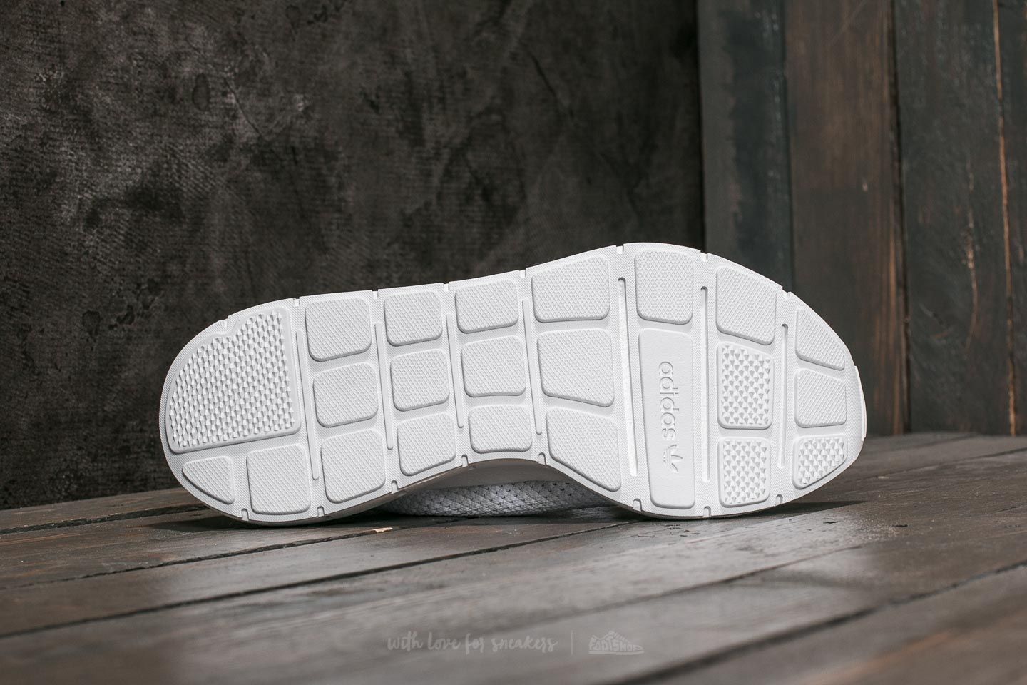 Originals swift run primeknit white top