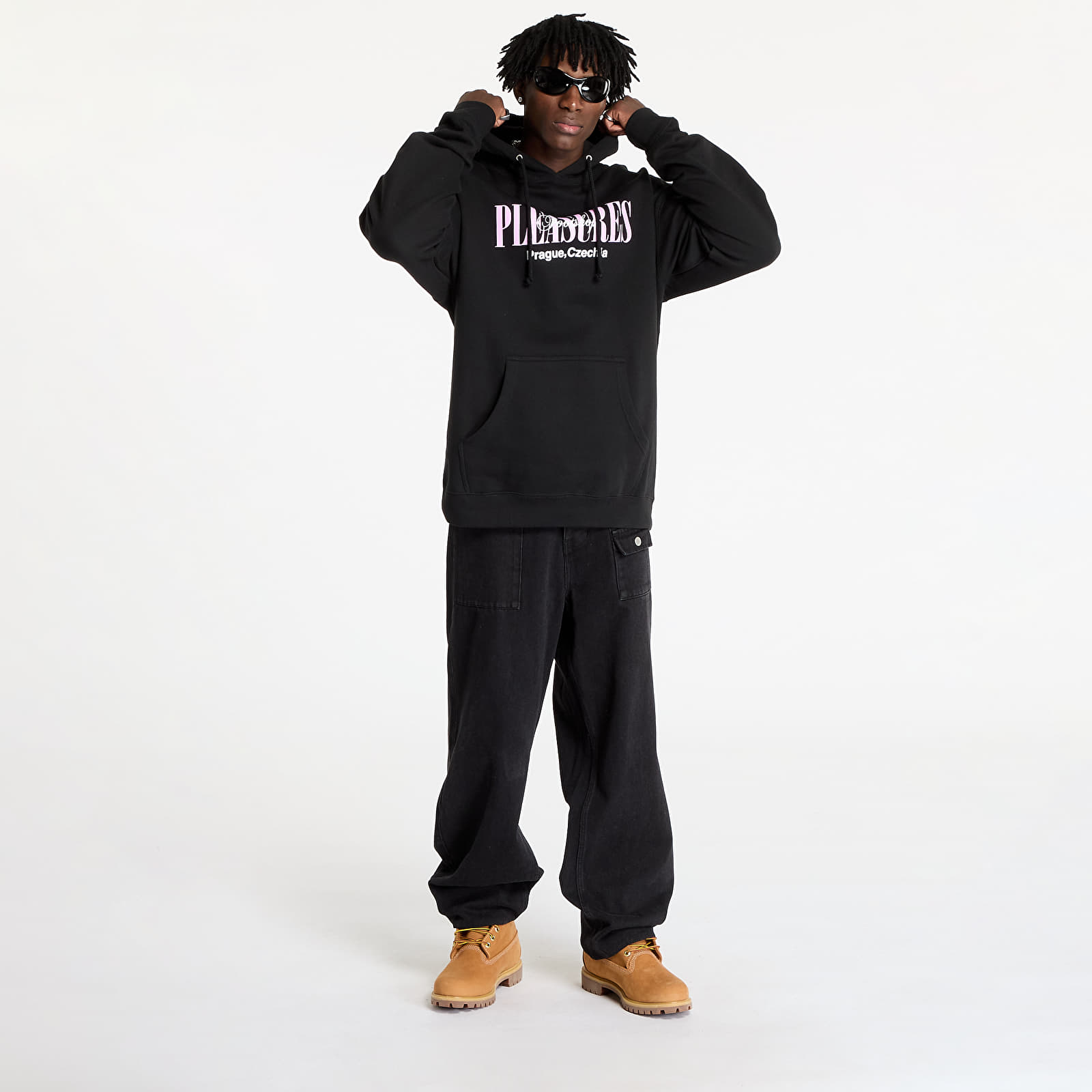 Sweatjacken und Sweatshirts PLEASURES x FTSHP Angel Hoodie UNISEX Black