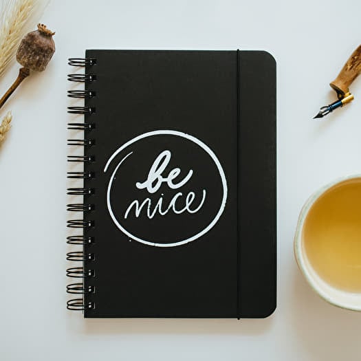 Be Nice EKO blok černý - A5 tečkované linky - boční vazba