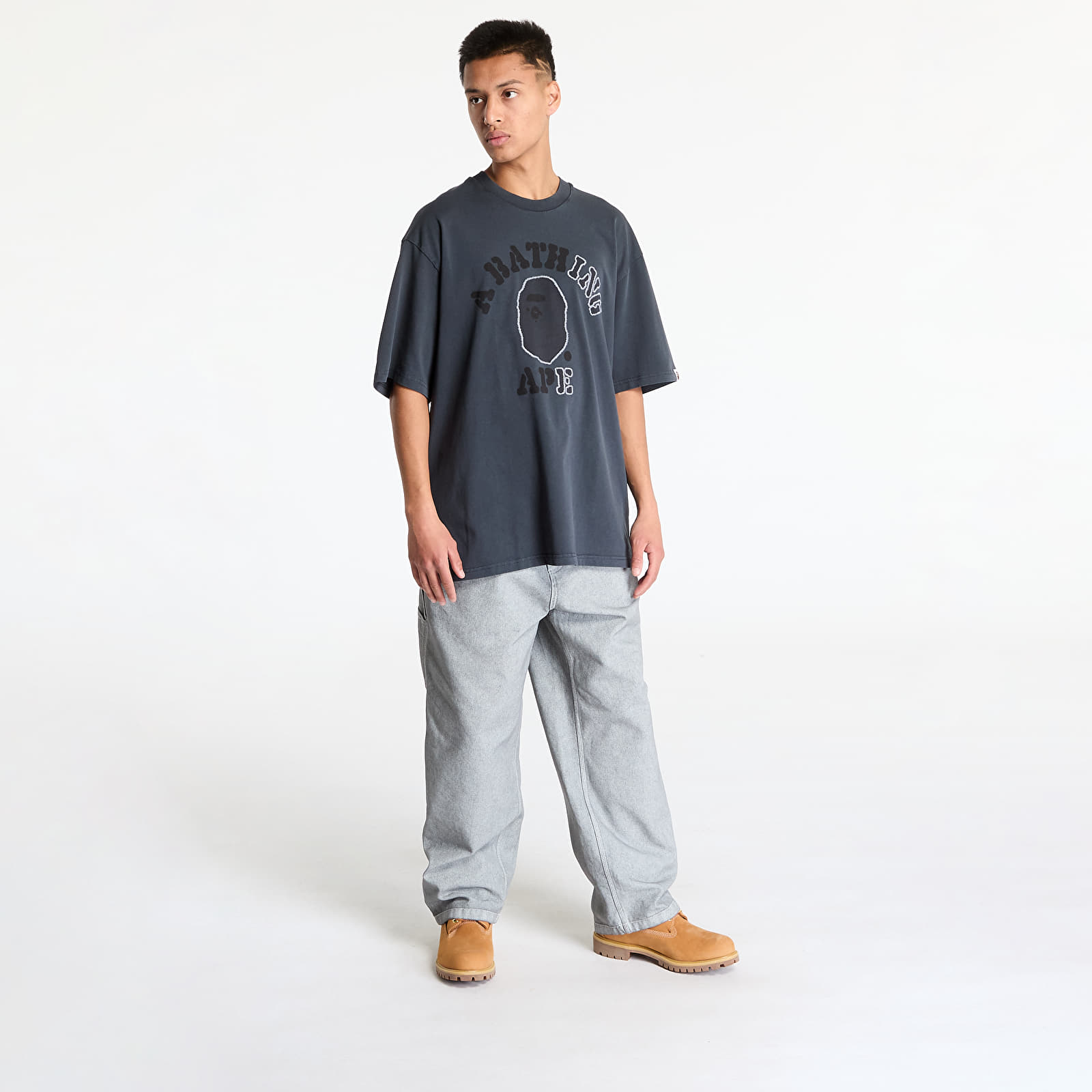 Männer T-Shirts A BATHING APE Garment Dye College Relaxed Fit Tee Charcoal
