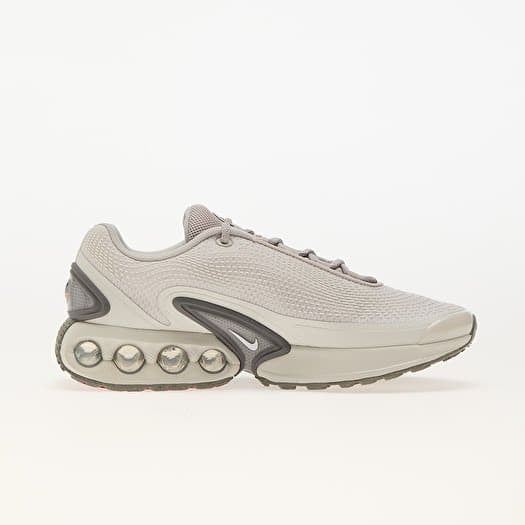 Womens nike air max motion black best sale
