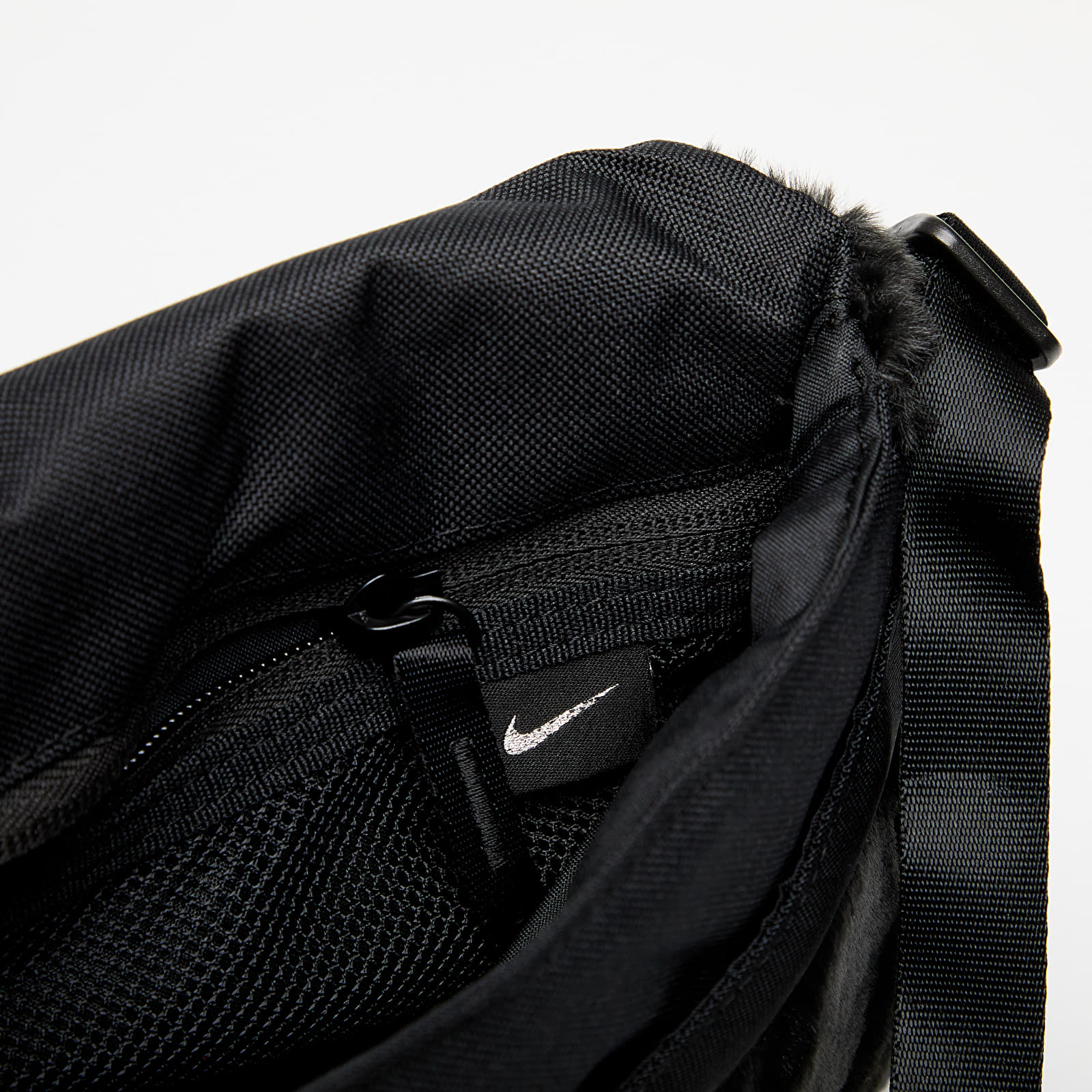 Umhangetaschen Nike Sportswear Futura 365 Faux Fur Crossbody Bag Black Black Black Footshop