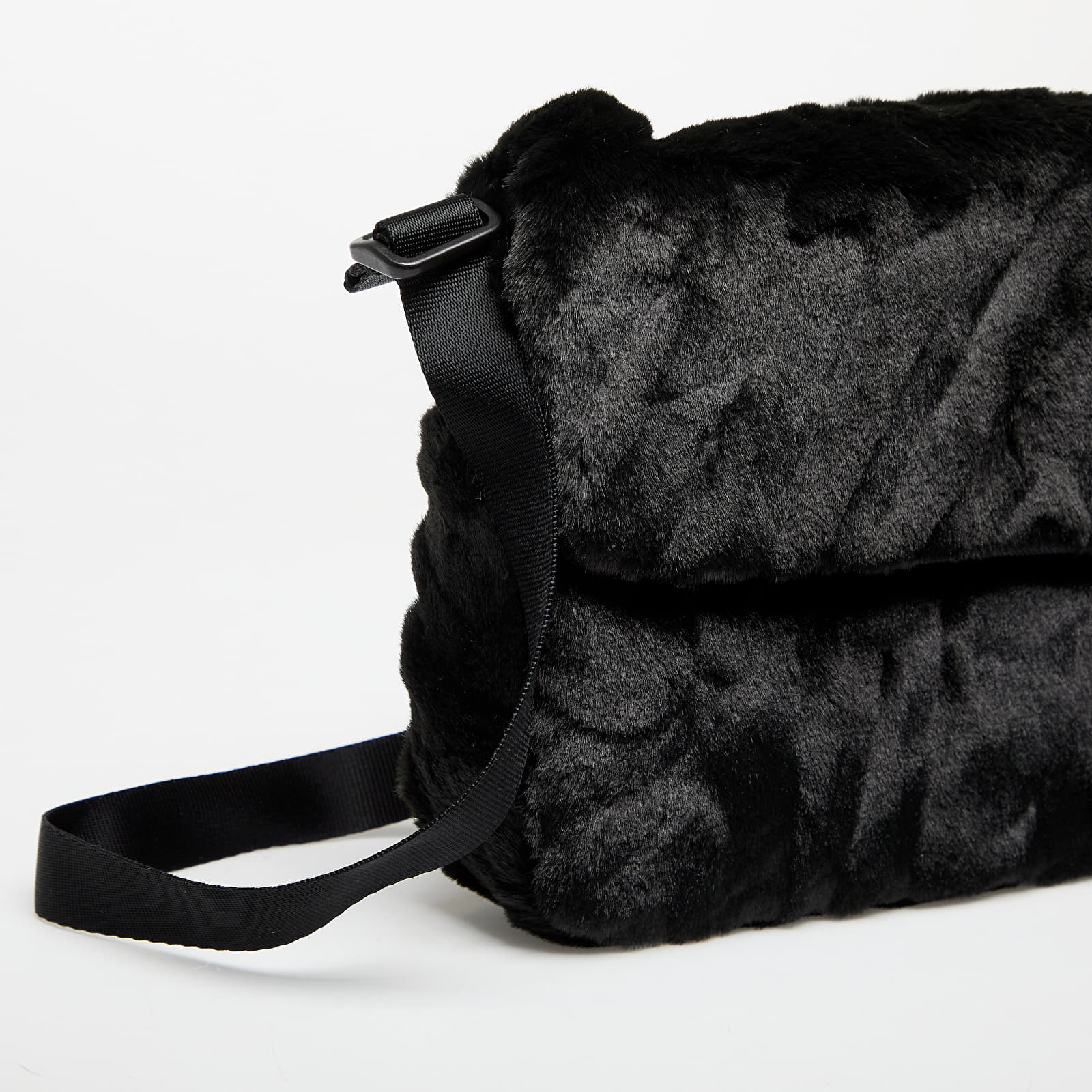 Umhangetaschen Nike Sportswear Futura 365 Faux Fur Crossbody Bag Black Black Black Footshop