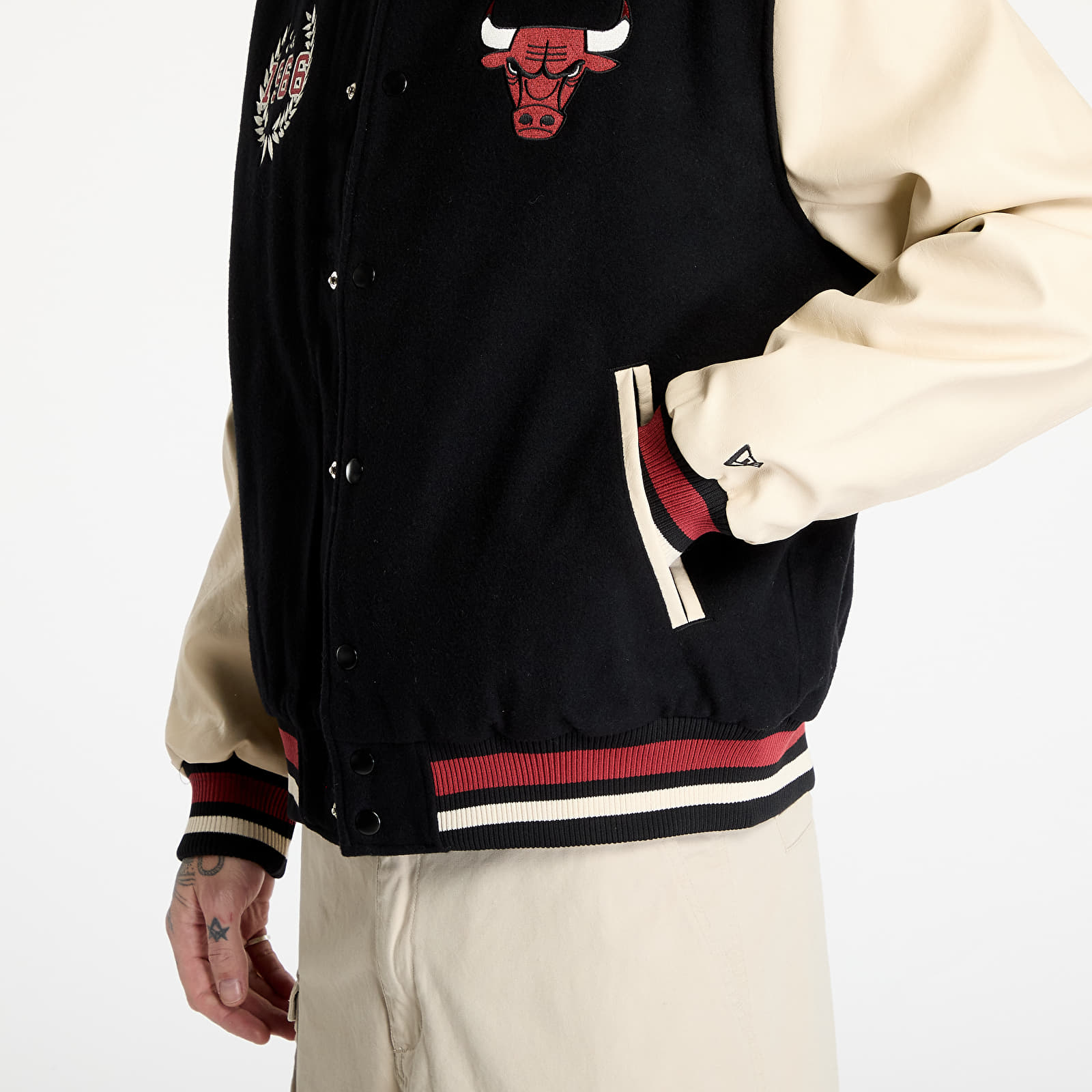 Bomber Jackets New Era Chicago Bulls NBA Lifestyle Varsity Jacket UNISEX Black