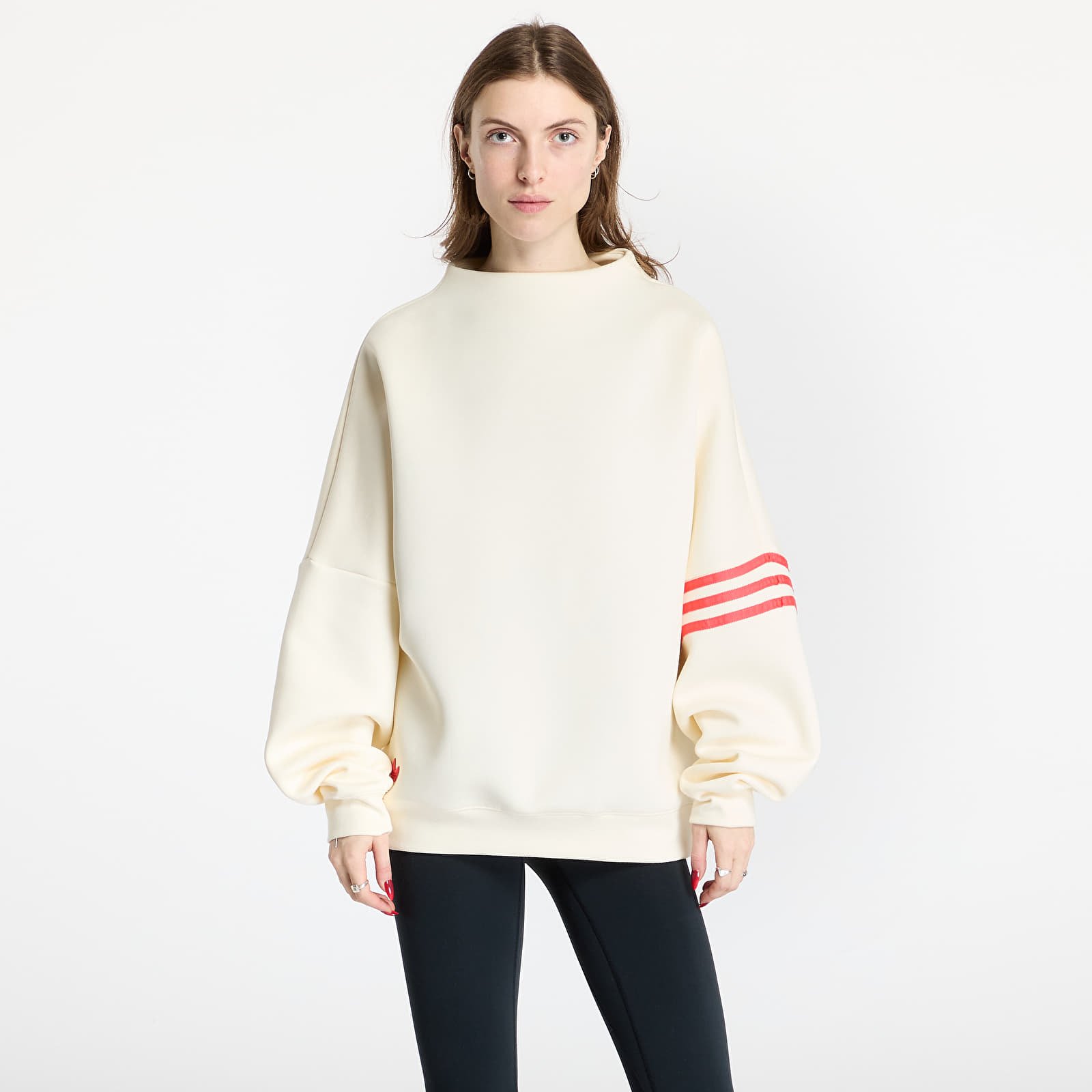 Sweatjacken und Sweatshirts adidas Neuclassics Oversized Mock Neck Sweatshirt Cream White/ Real Coral