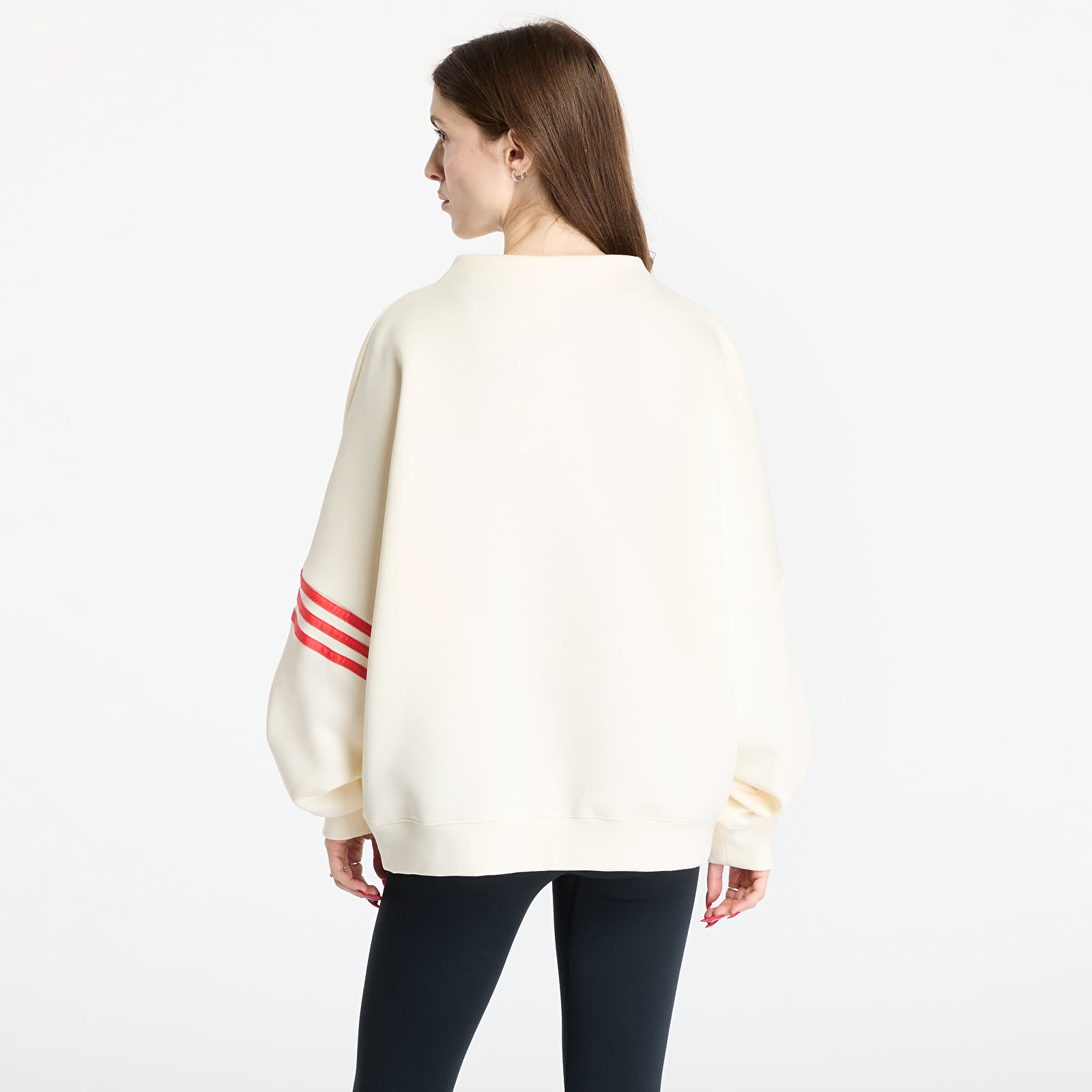 Sweatjacken und Sweatshirts adidas Neuclassics Oversized Mock Neck Sweatshirt Cream White/ Real Coral